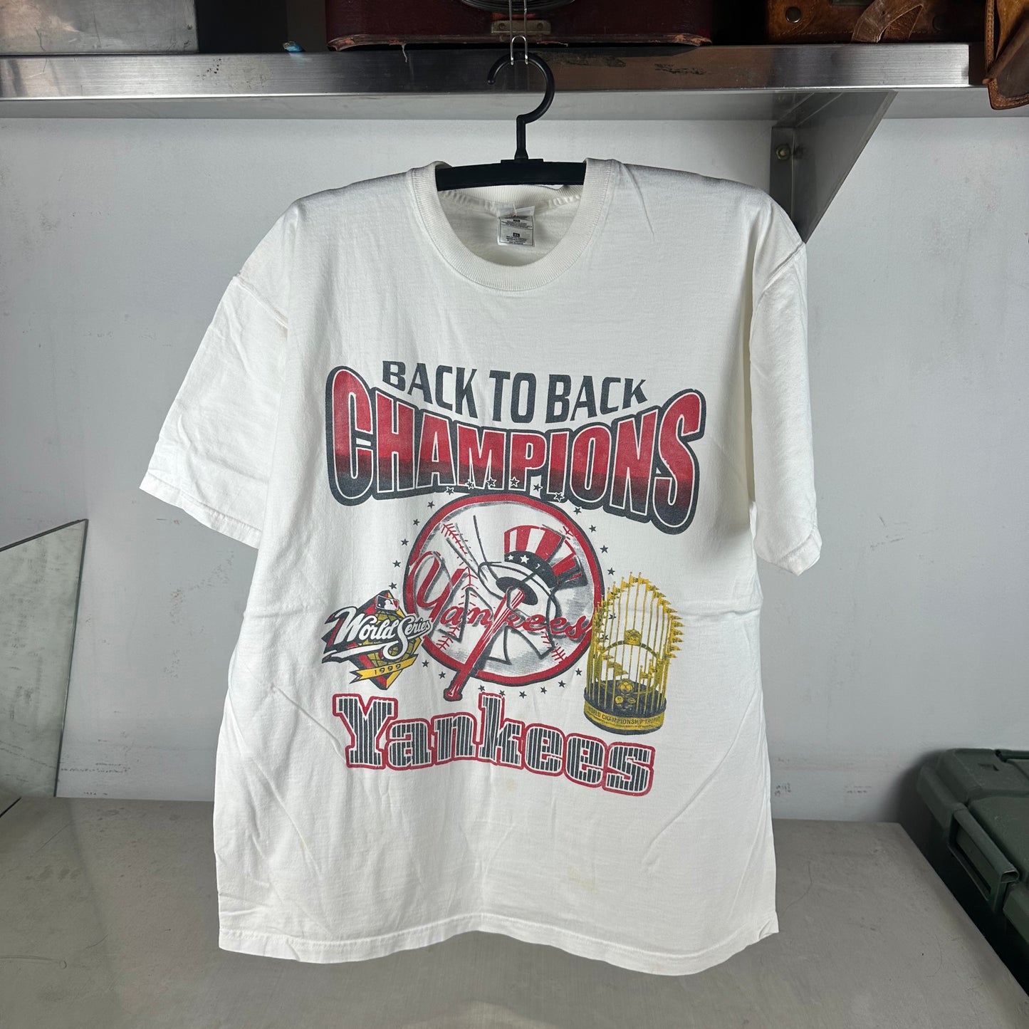 Vintage 1999 New York Yankees MLB Back to Back Champions T-shirt