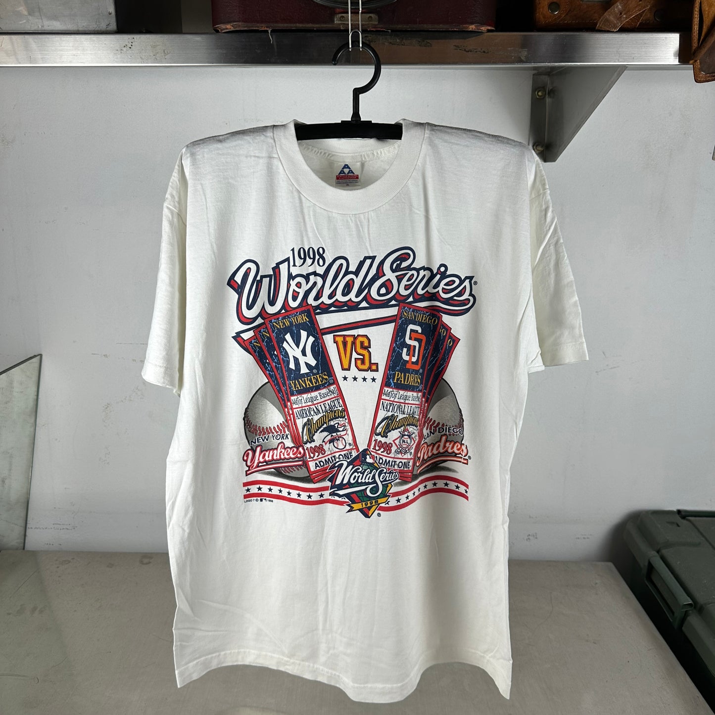 Vintage 1998 MLB World Series New York Yankees VS San Diego Padres T-shirt