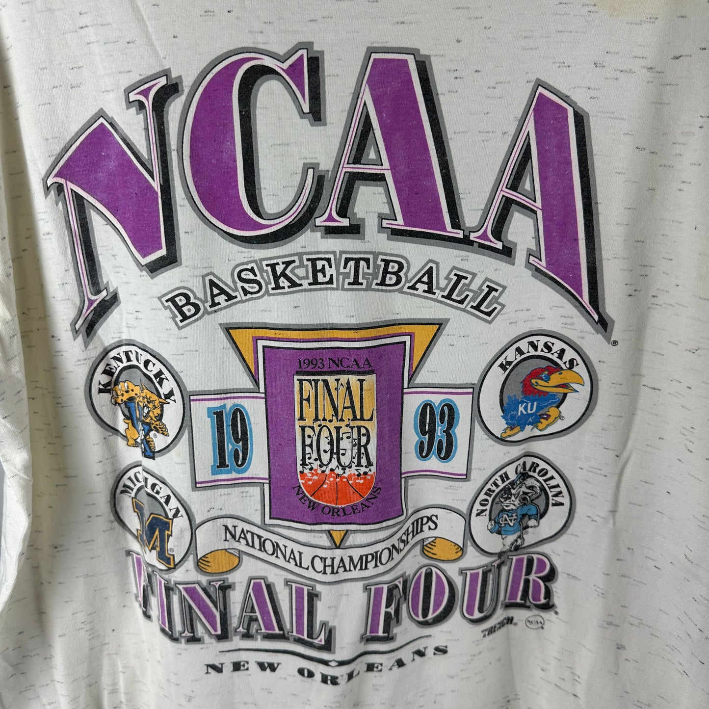 Vintage 1993 New Orleans NCAA College Basketball Final Four Graphic T-shirt