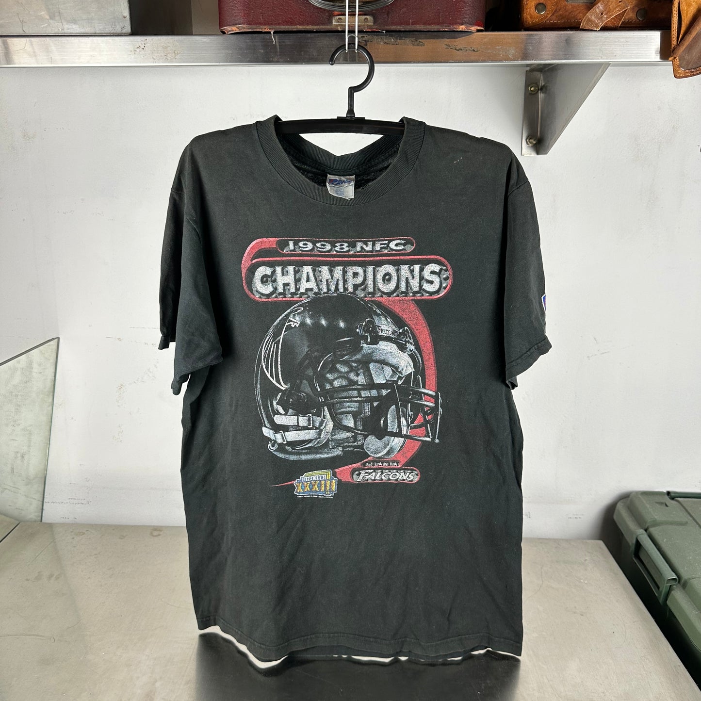 Vintage 1998 Atlanta Falcons NFL NFC Champions Super Bowl Graphic T-shirt