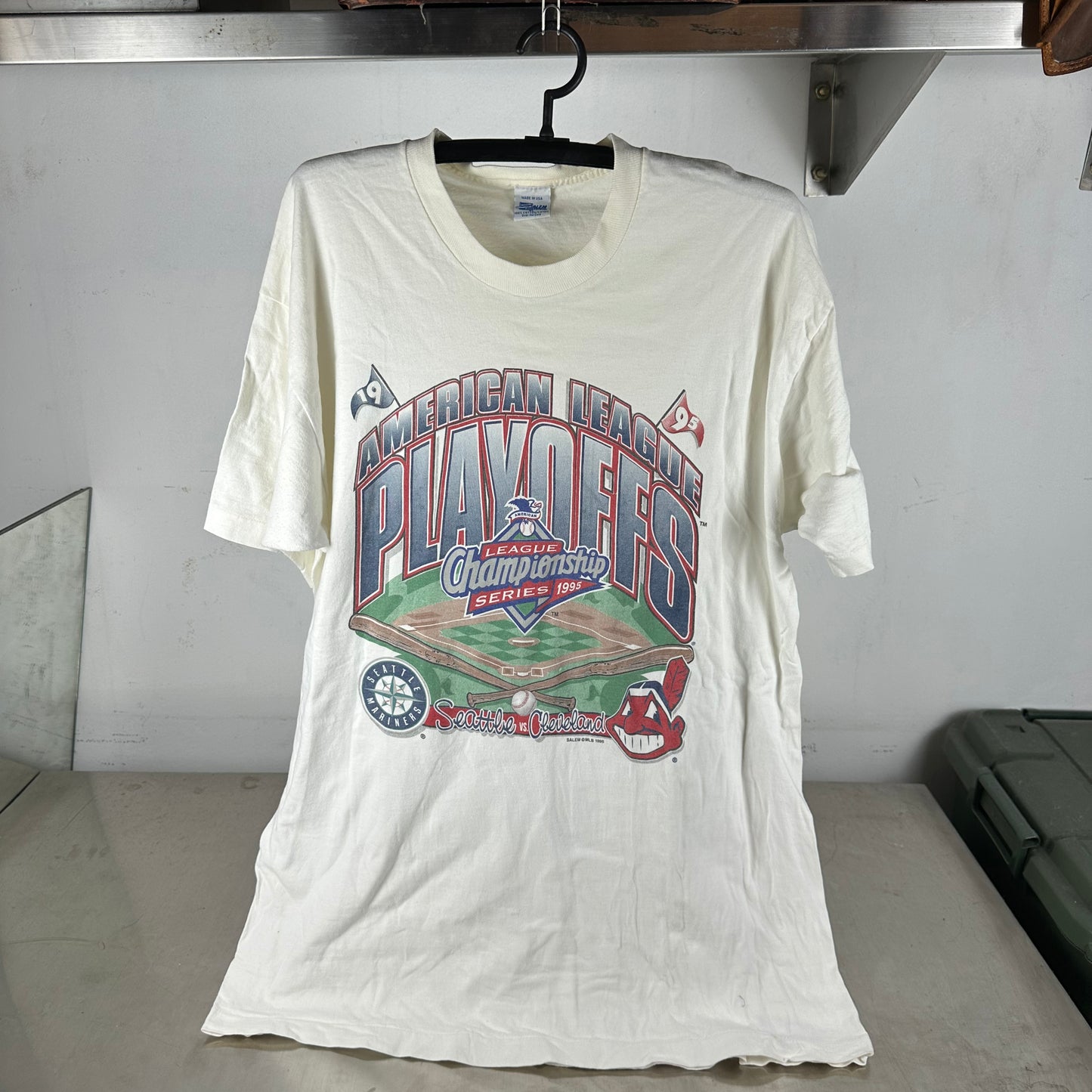 Vintage 1995 MLB Playoffs Seattle Mariners VS Cleveland Indians T-shirt