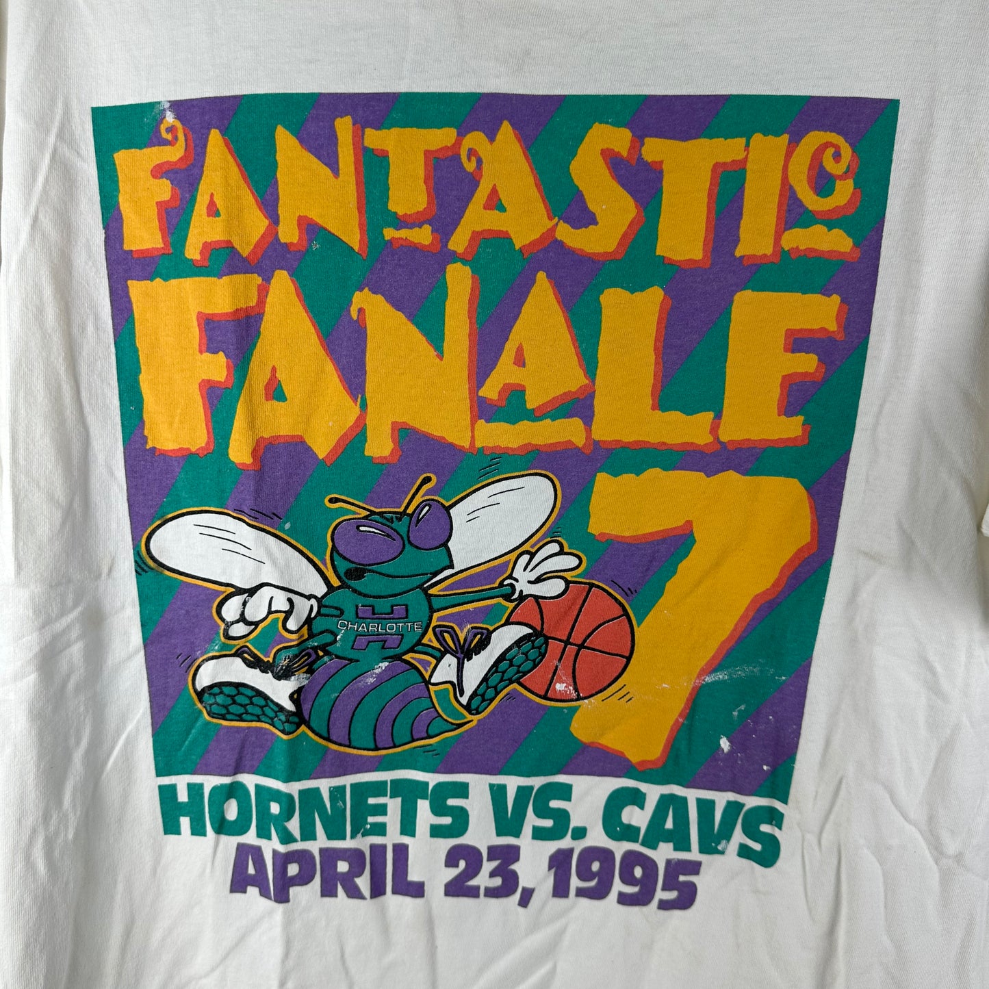 Vintage 1995 Charlotte Hornets VS Cavs Fantastic Fanale NBA T-shirt