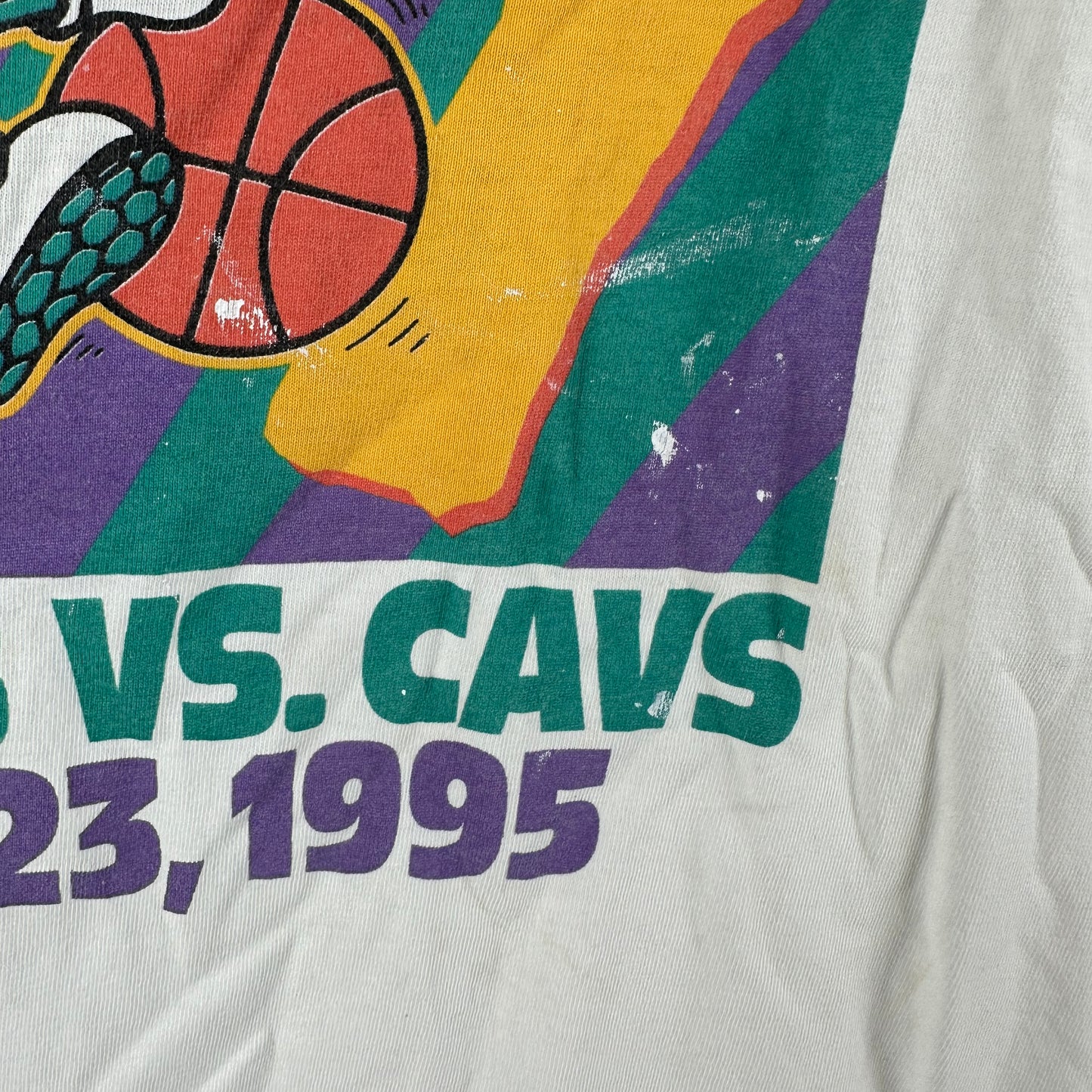 Vintage 1995 Charlotte Hornets VS Cavs Fantastic Fanale NBA T-shirt