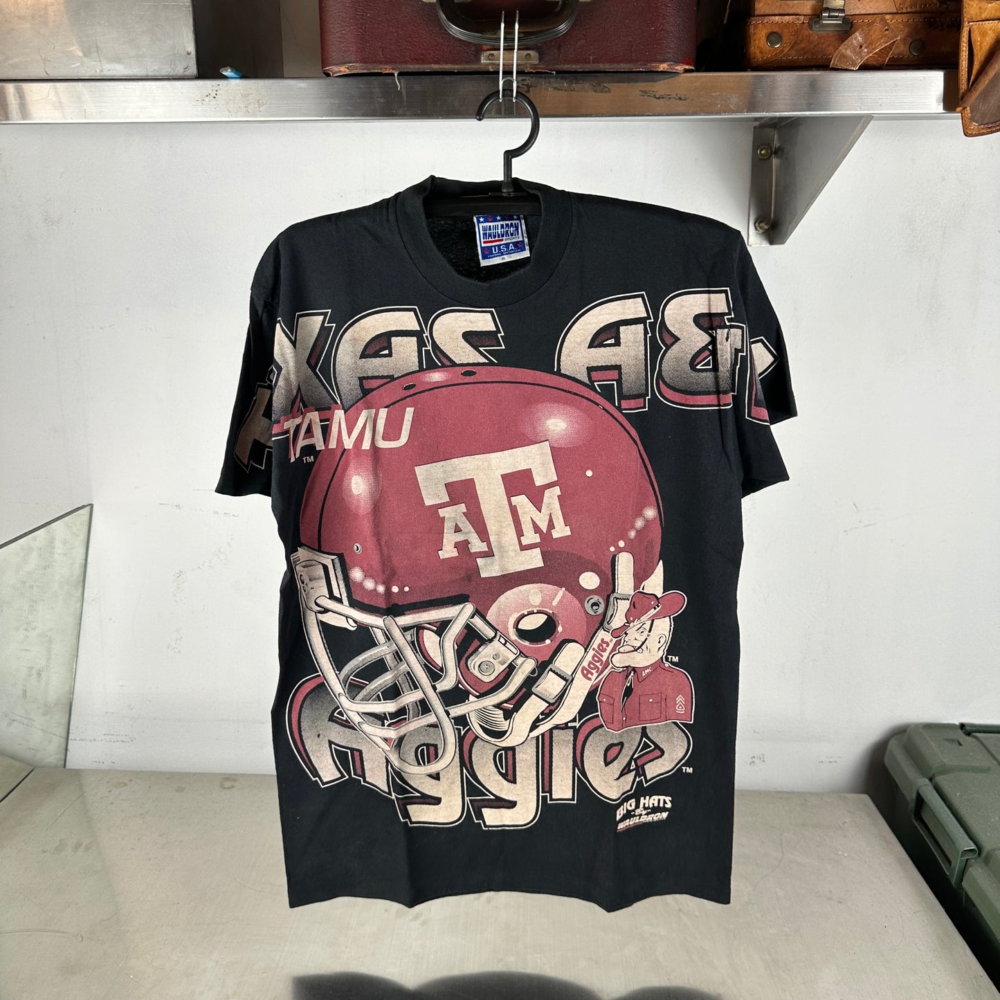 Vintage 90s Texas A&M Aggies NCAA Big Hats Wauldron Graphic T-shirt
