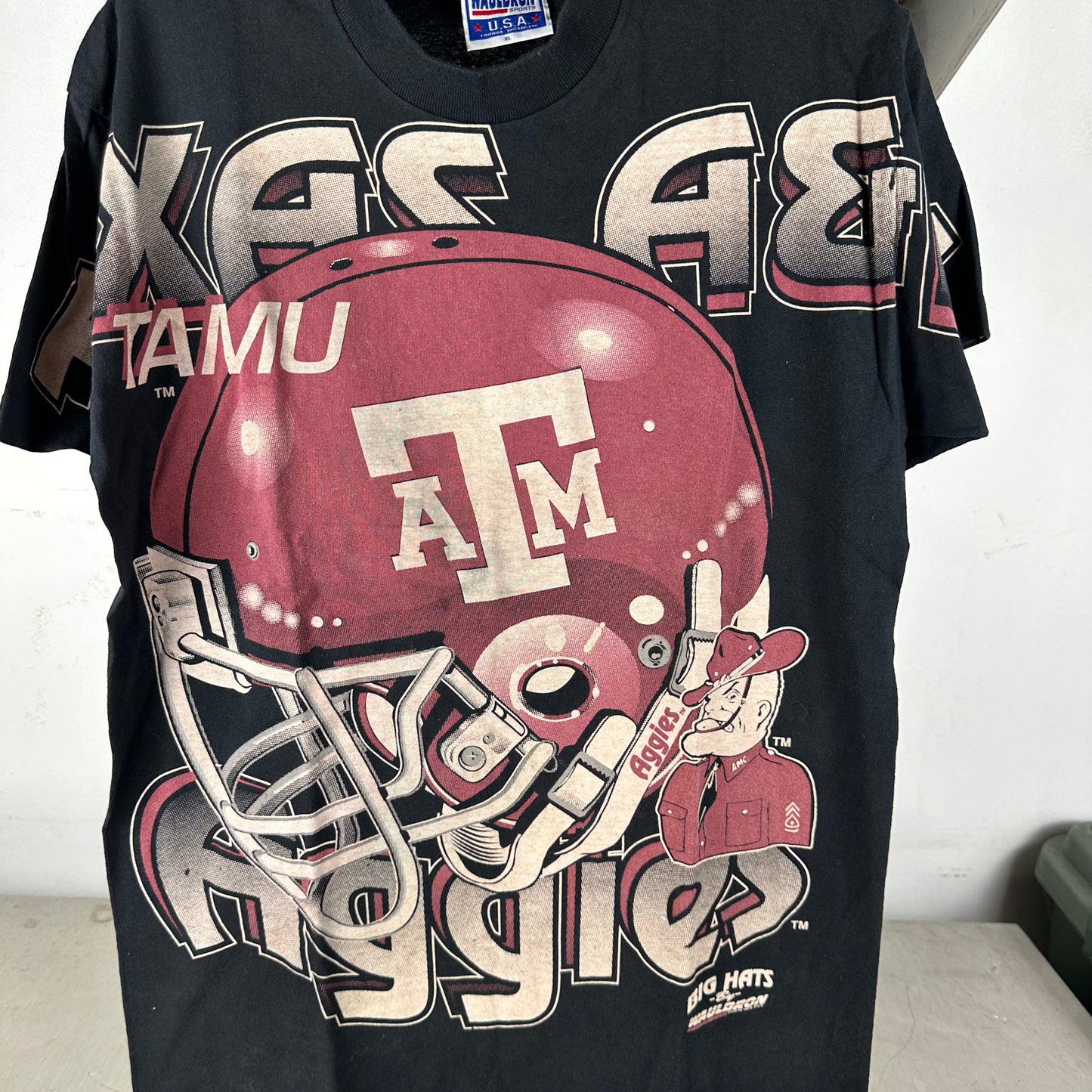 Vintage 90s Texas A&M Aggies NCAA Big Hats Wauldron Graphic T-shirt