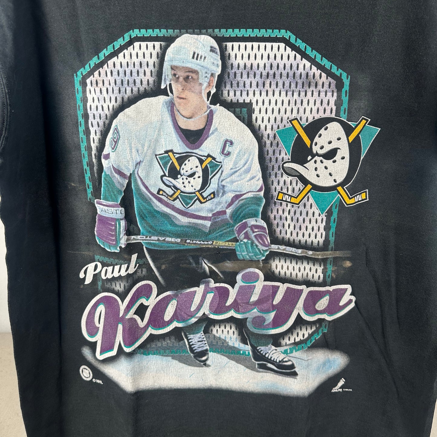Vintage 90s Paul Kariya Mighty Ducks NHL Pro Player Graphic T-shirt