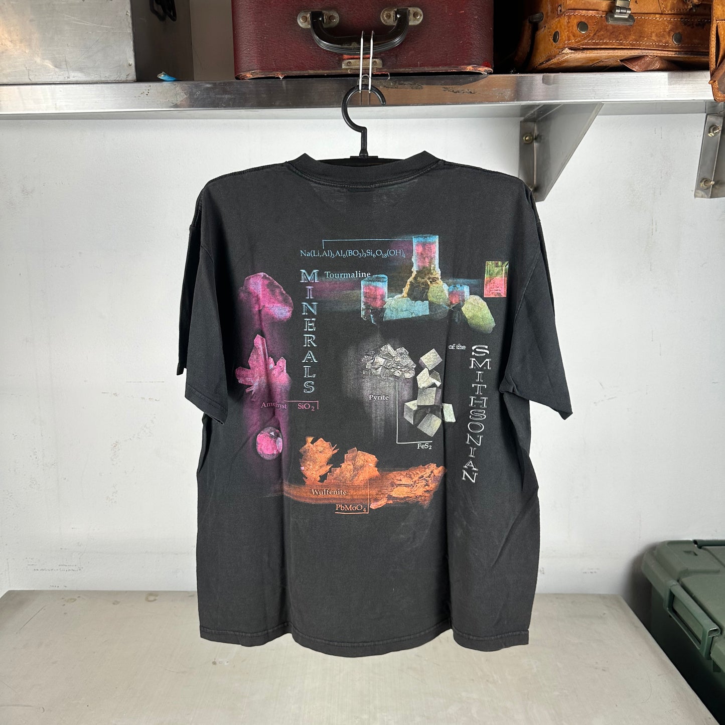 Vintage 2000s Smithsonian National Museum of Natural History Minerals Graphic T-shirt