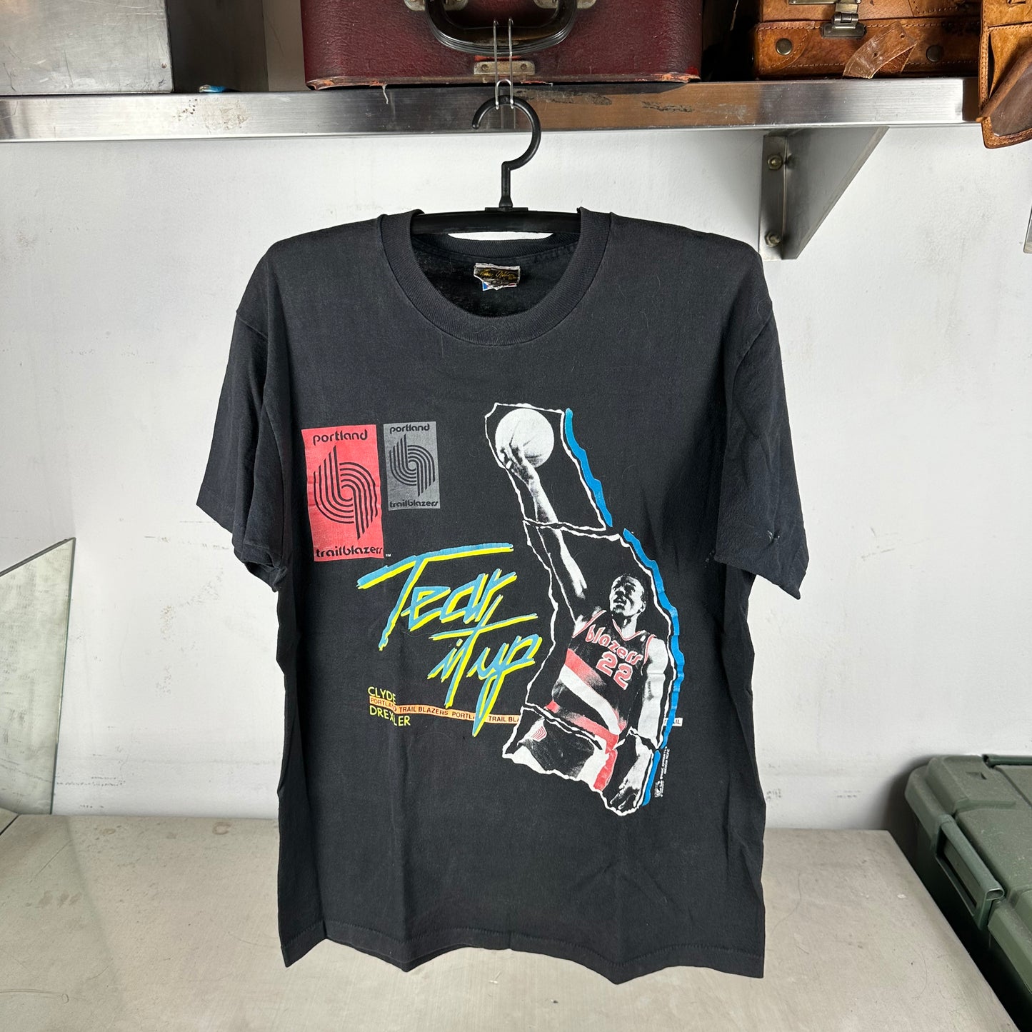 Vintage 90s Clyde Drexler Portland Trail Blazers NBA Tear It Up Single Stitch T-shirt