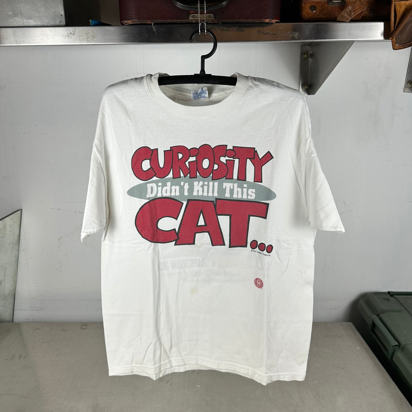 Vintage 1996 Alabama Crimson Tide NCAA Football Kill Tigers Graphic T-shirt