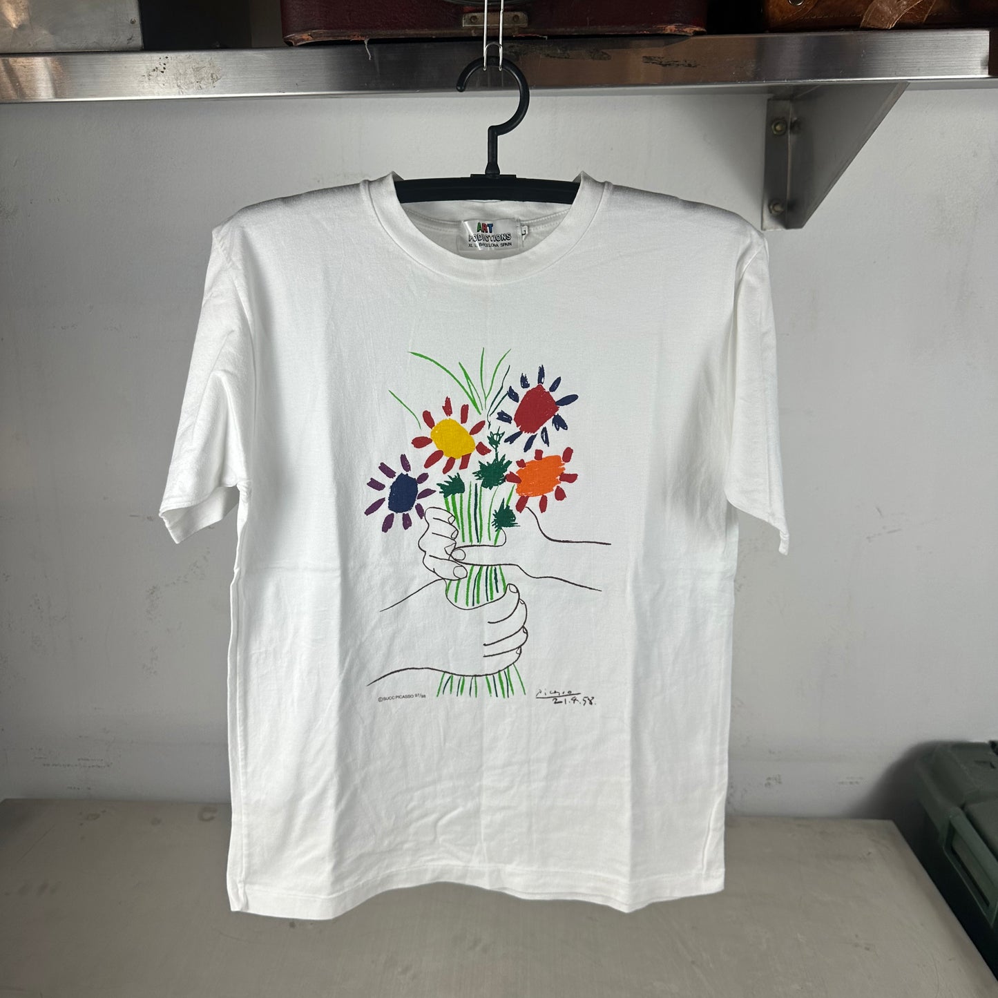 Vintage 1997/98 Pablo Picasso Bouquet of Peace Artwork Single Stitch T-shirt