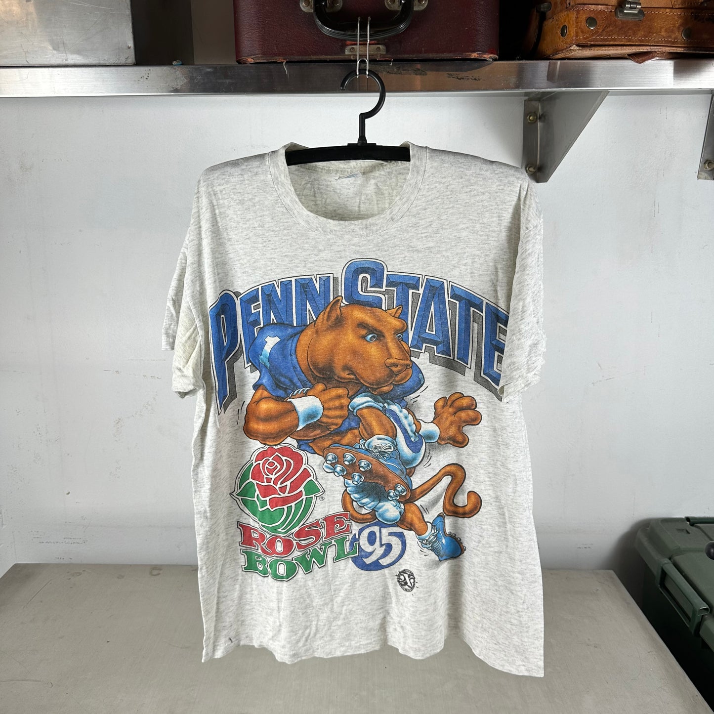 Vintage 1995 Penn State Nittany Lions NCAA Rose Bowl Mascot Graphic T-shirt