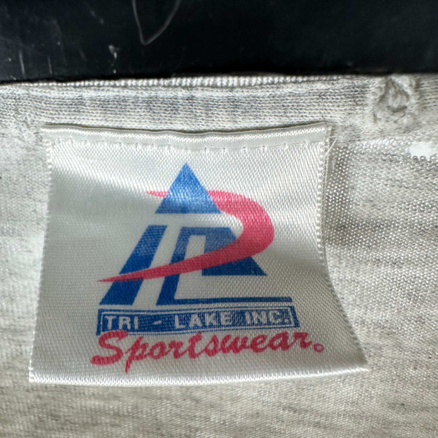 Vintage 1996 Cincinnati Bearcats Basketball NCAA Graphic Single Stitch T-shirt