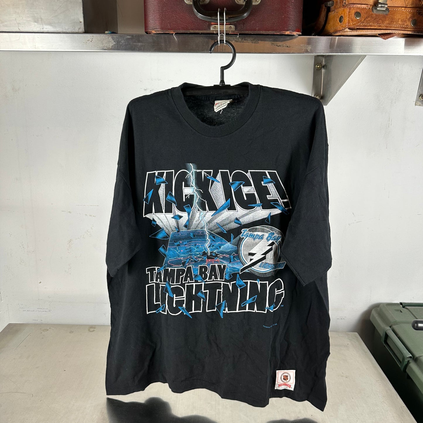 Vintage 90s Tampa Bay Lightning Kick Ice! NHL Nutmeg Graphic T-shirt