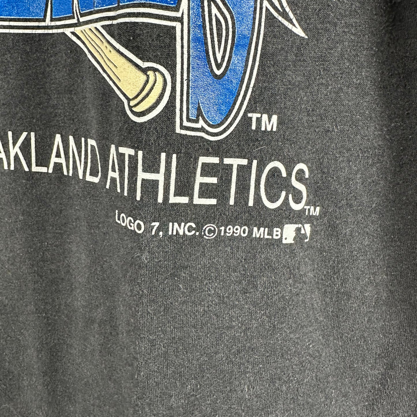 Vintage 1990 MLB World Series Cincinnati Reds VS Oakland Athletics Graphic T-shirt