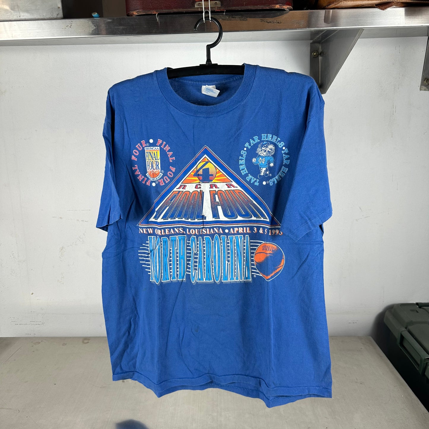 Vintage 1993 UNC Tar Heels Basketball NCAA Final Four Single Stitch T-shirt