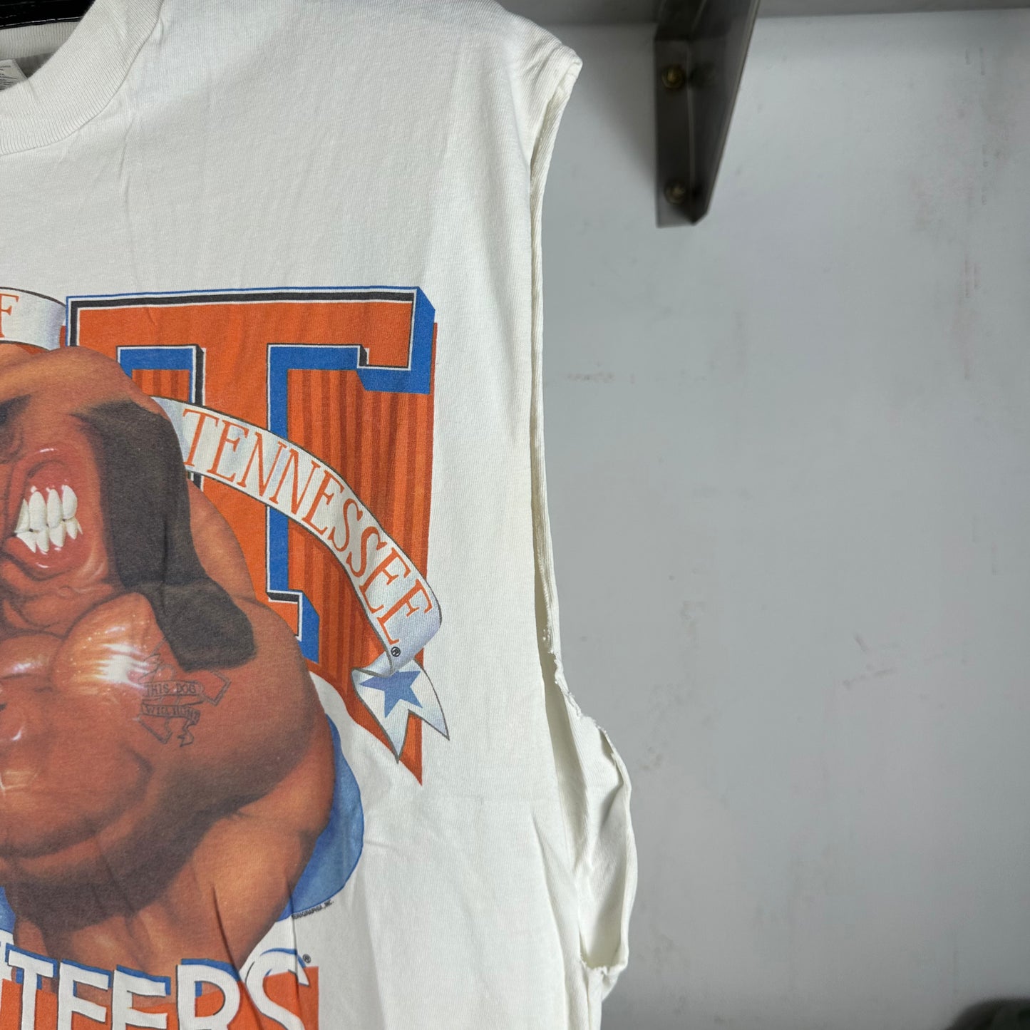 Vintage 1993 Tennessee Volunteers NCAA College Muscle Mascot Single Stitch T-shirt