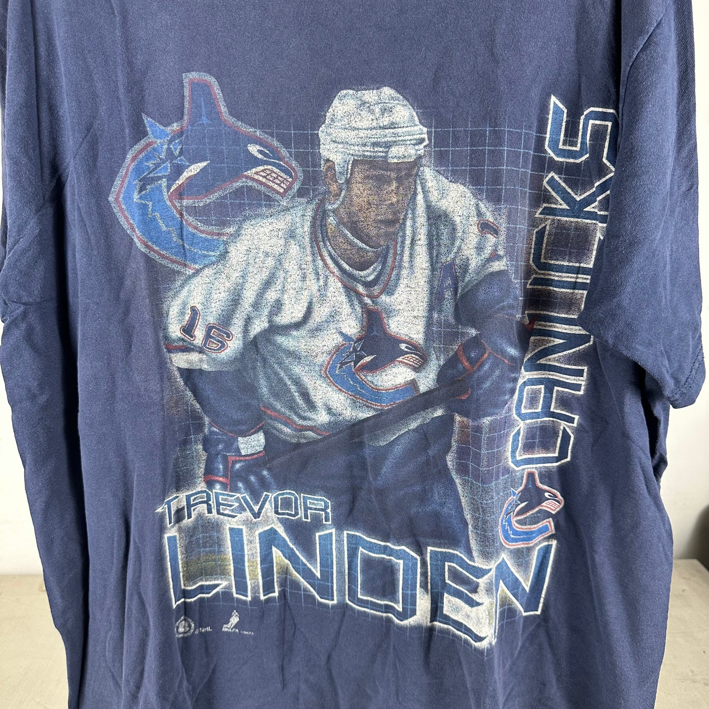 Vintage 90s Trevor Linden Vancouver Canucks NHL Graphic T-shirt