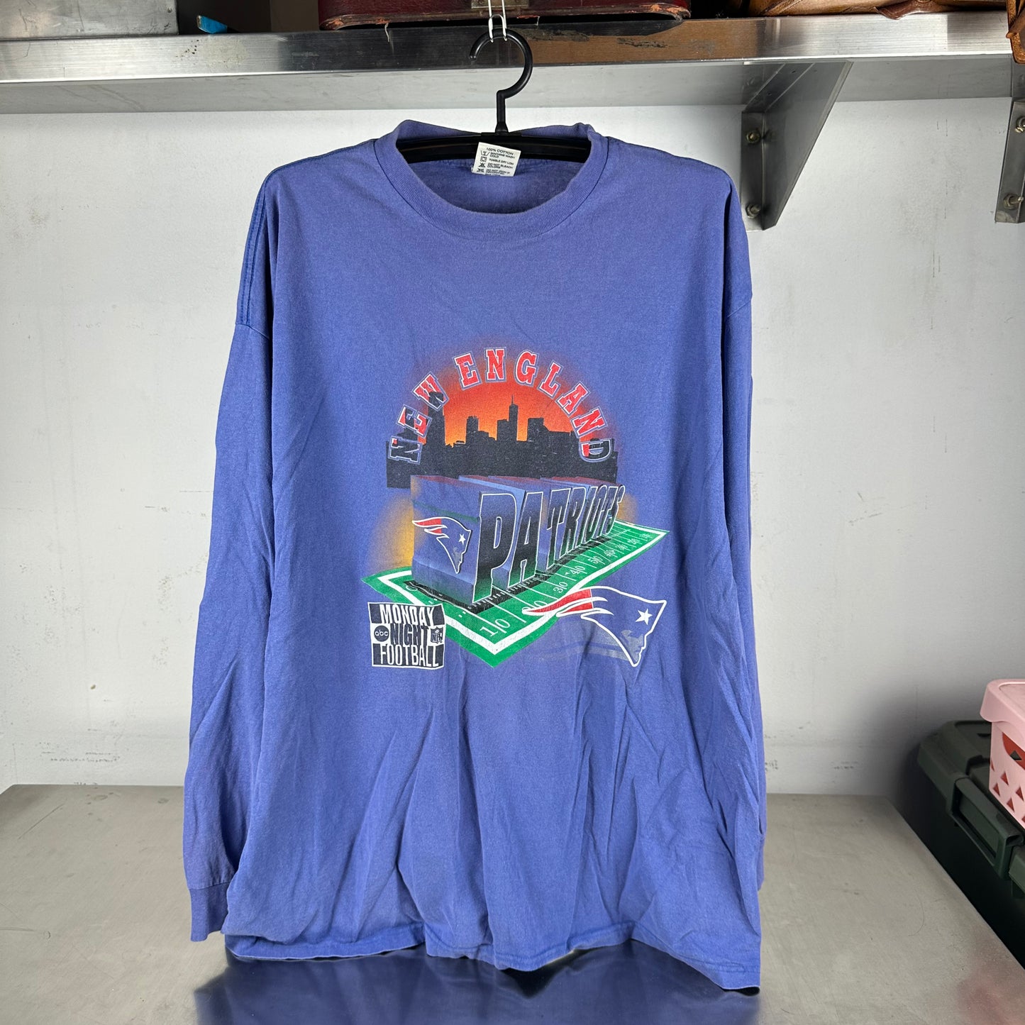 Vintage 90s New England Patriots NFL Monday Night Football Graphic T-shirt