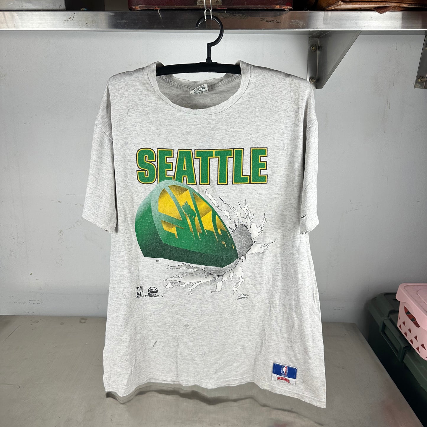 Vintage 90s Seattle Supersonics NBA Nutmeg Breakthrough Distressed T-shirt