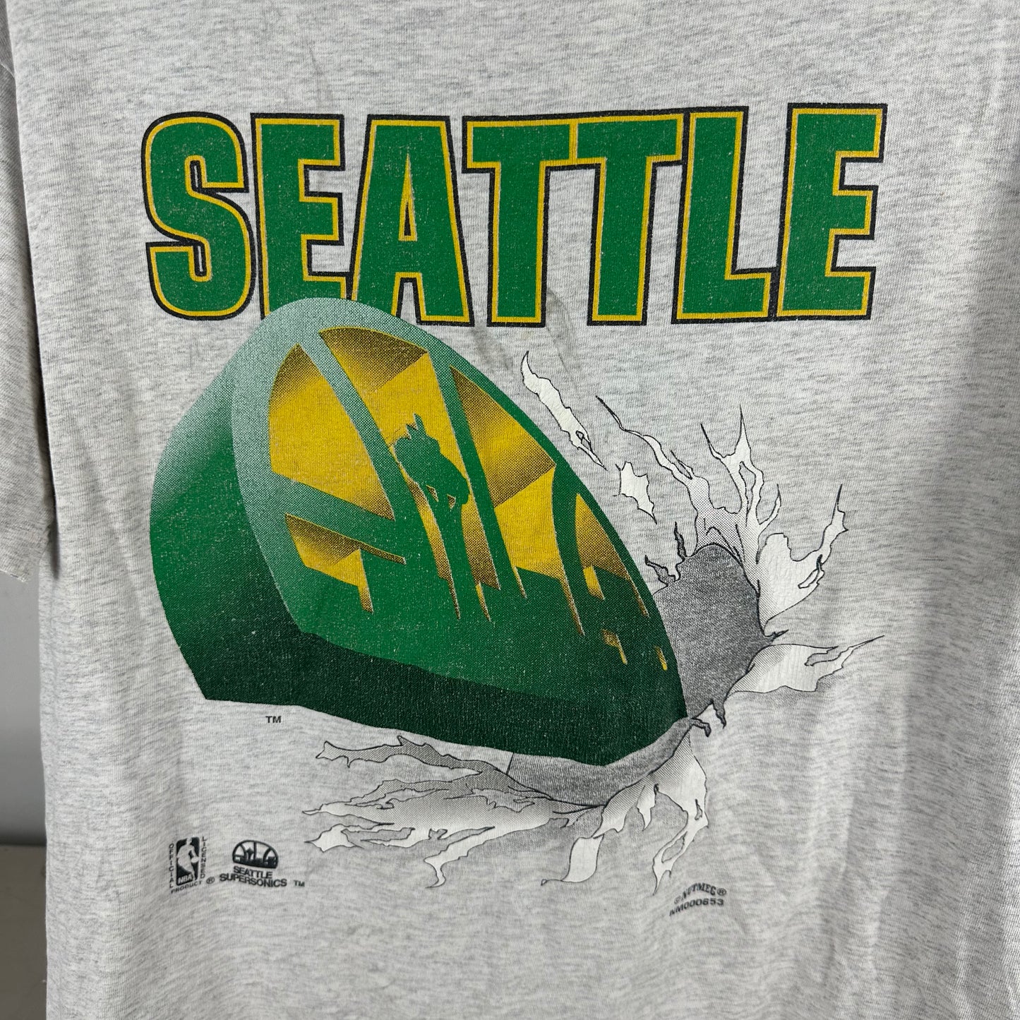 Vintage 90s Seattle Supersonics NBA Nutmeg Breakthrough Distressed T-shirt