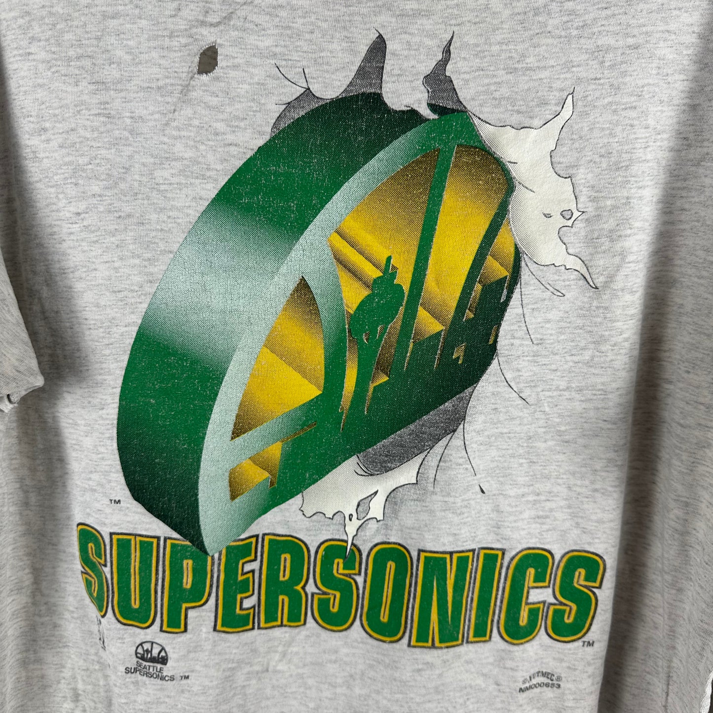 Vintage 90s Seattle Supersonics NBA Nutmeg Breakthrough Distressed T-shirt