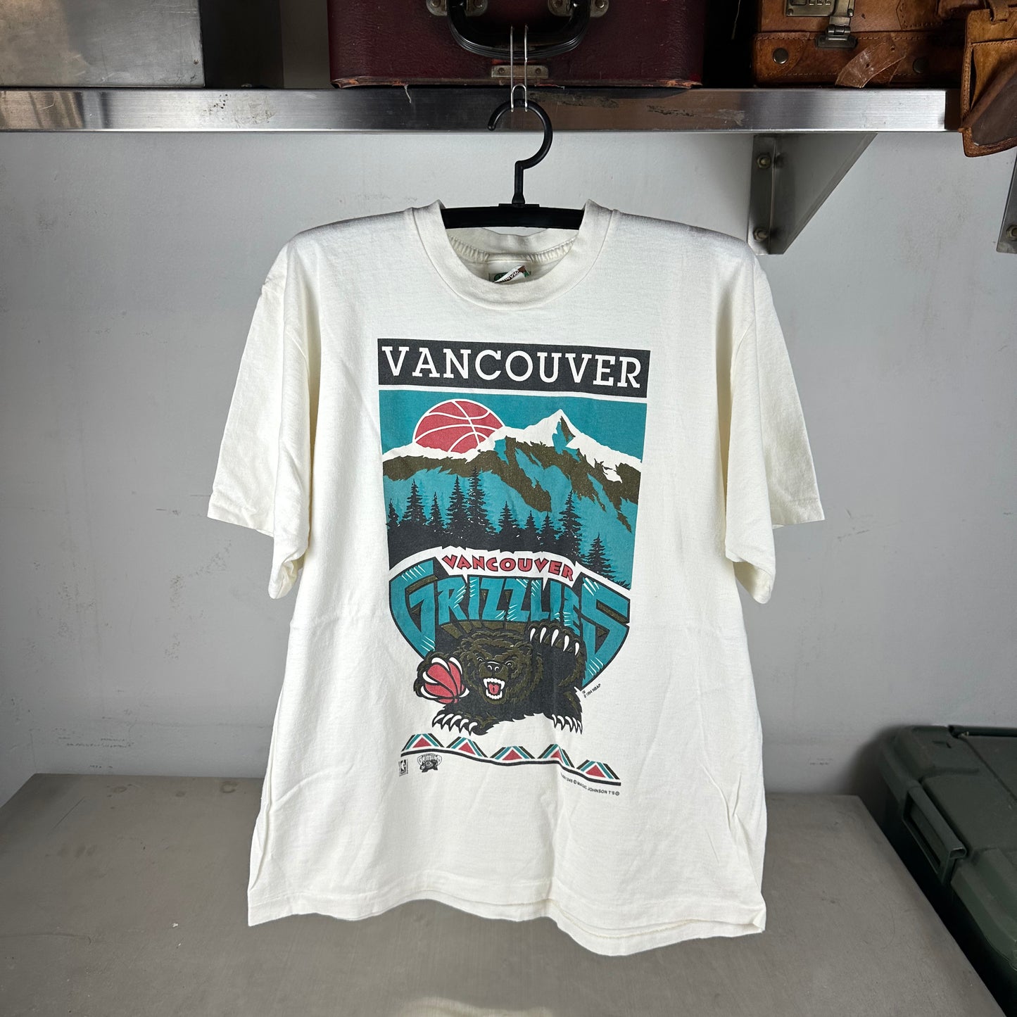 Vintage 1994 Vancouver Grizzlies Basketball NBA Single Stitch T-shirt