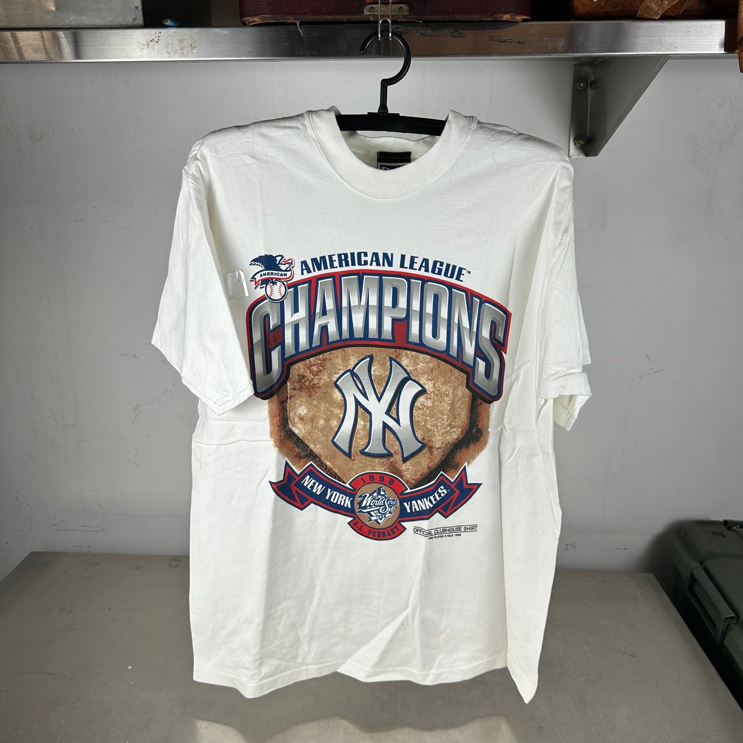 Vintage 1998 New York Yankees MLB Champions Deadstock T-shirt