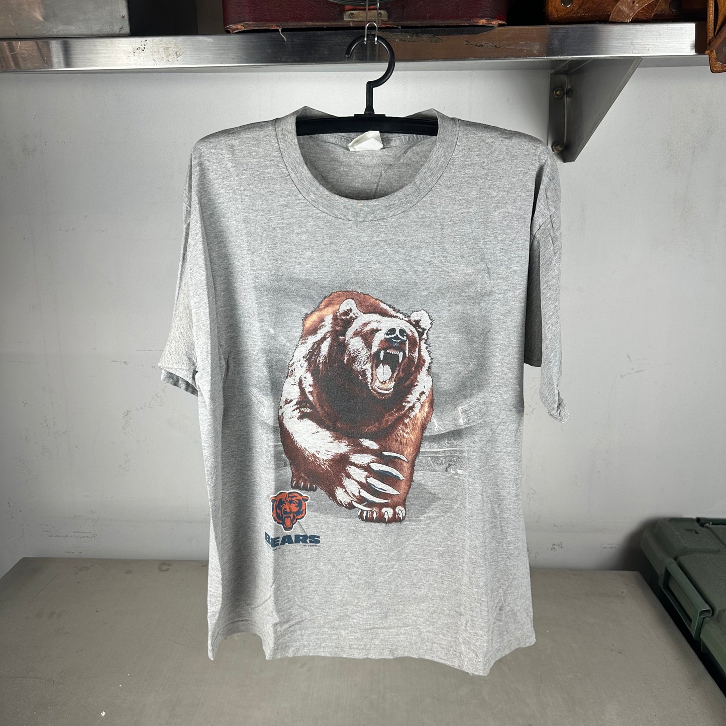 Vintage 2001 Chicago Bears Football NFL Mascot Graphic T-shirt