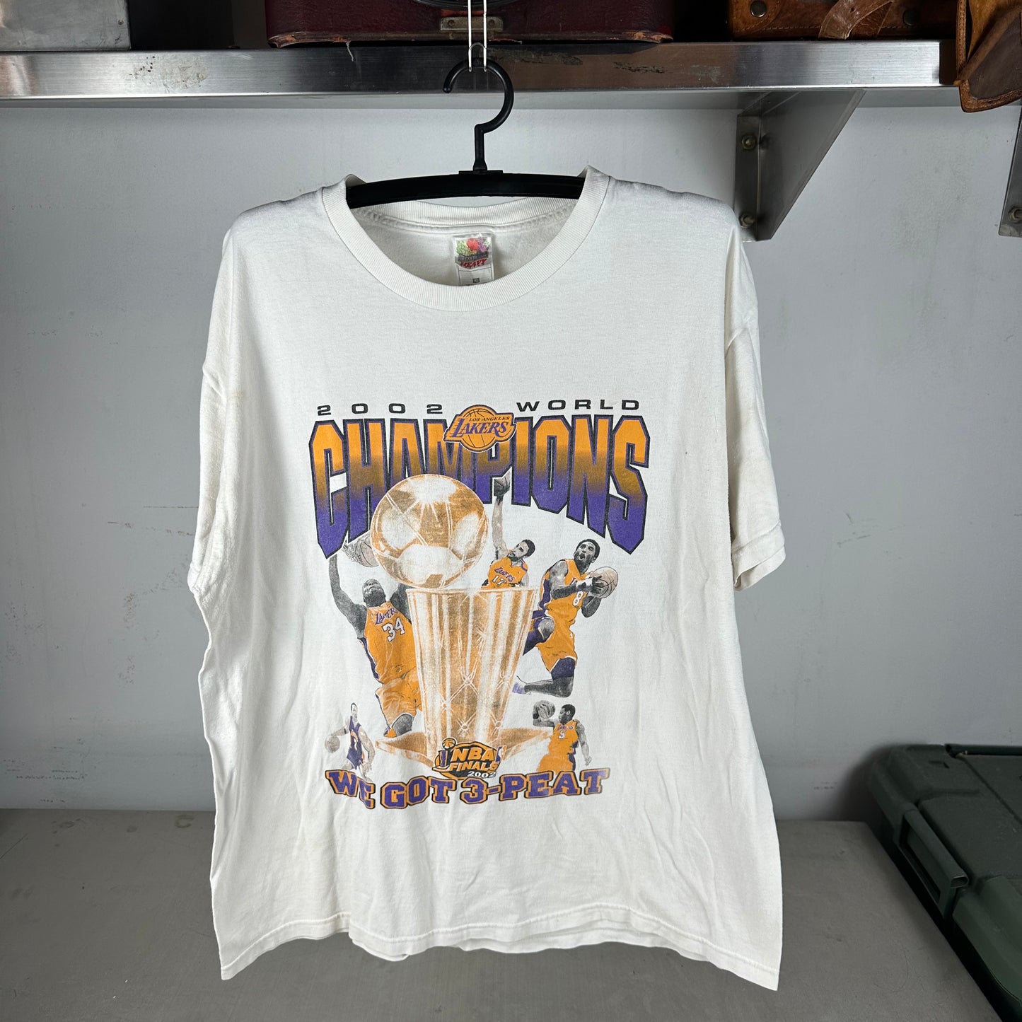Vintage 2002 LA Lakers Kobe Bryant Shaq NBA We Got 3 Peat Champions T-shirt