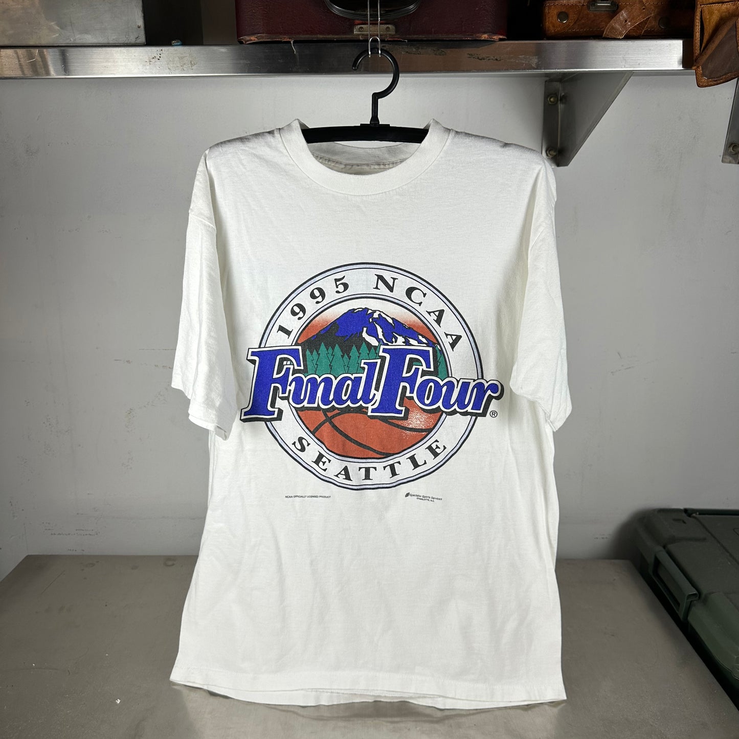 Vintage 1995 NCAA College Basketball Final Four Single Stitch T-shirt