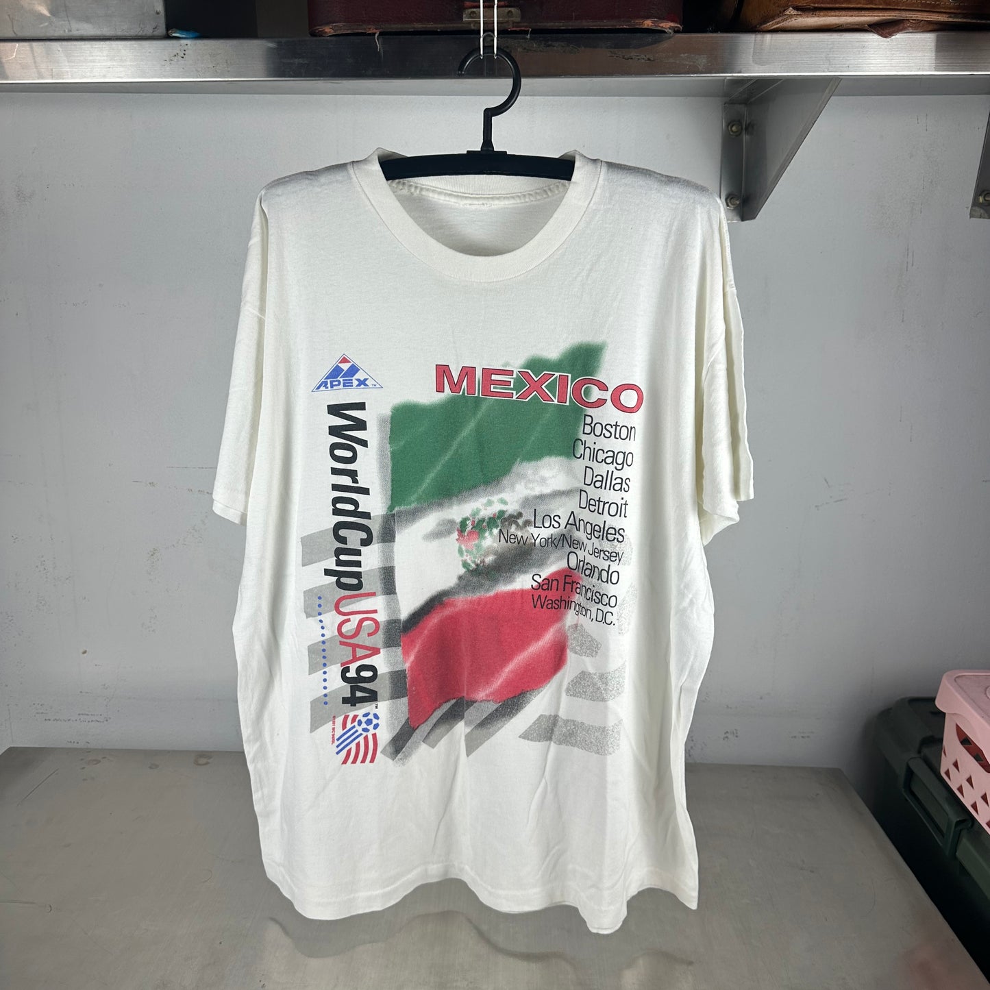 Vintage 1994 Mexico Soccer World Cup USA Graphic Single Stitch T-shirt
