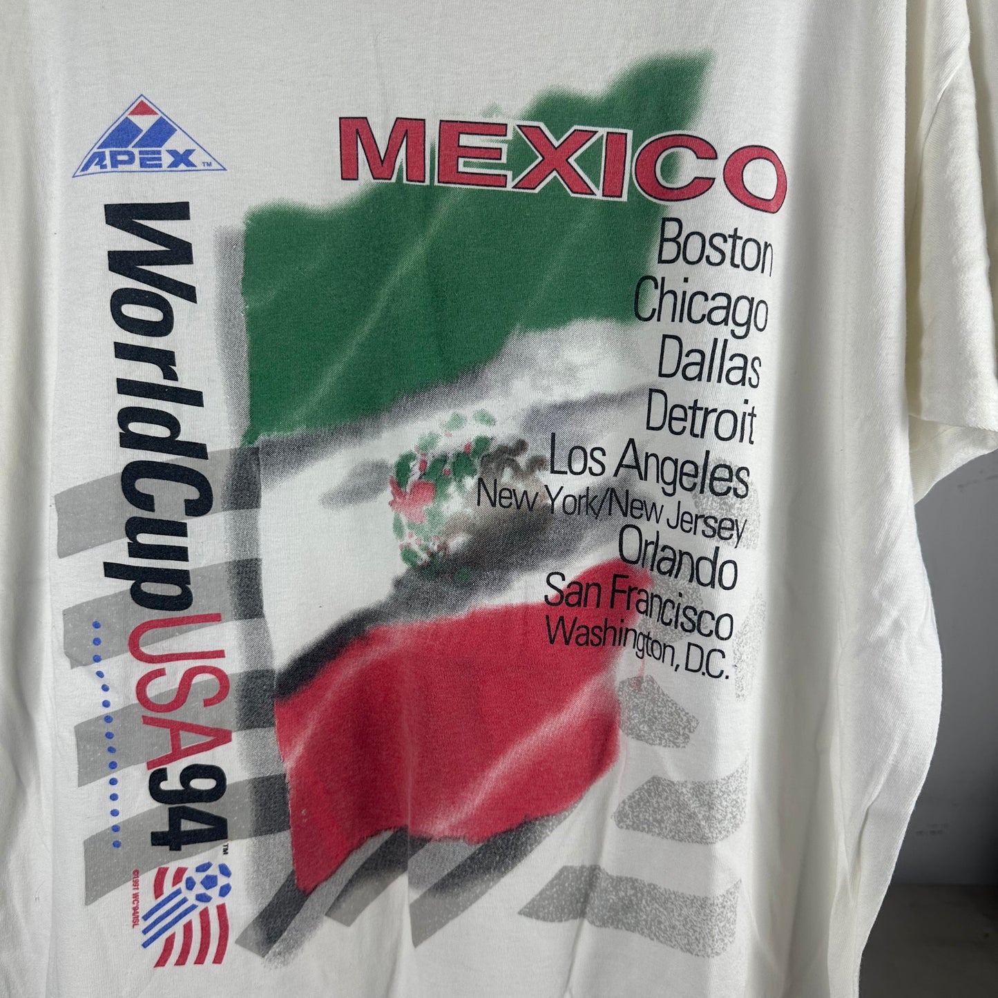 Vintage 1994 Mexico Soccer World Cup USA Graphic Single Stitch T-shirt
