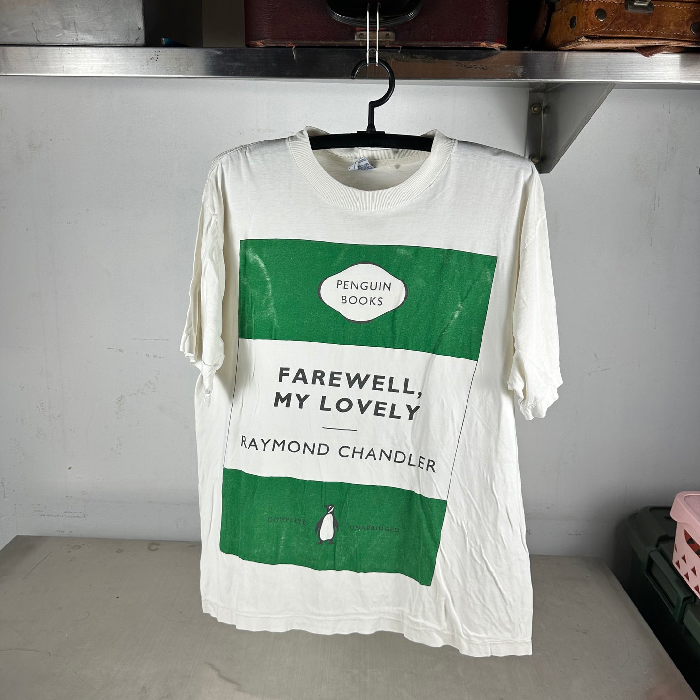 Vintage 90s Penguin Books Farewell, My Lovely Raymond Chandler T-shirt
