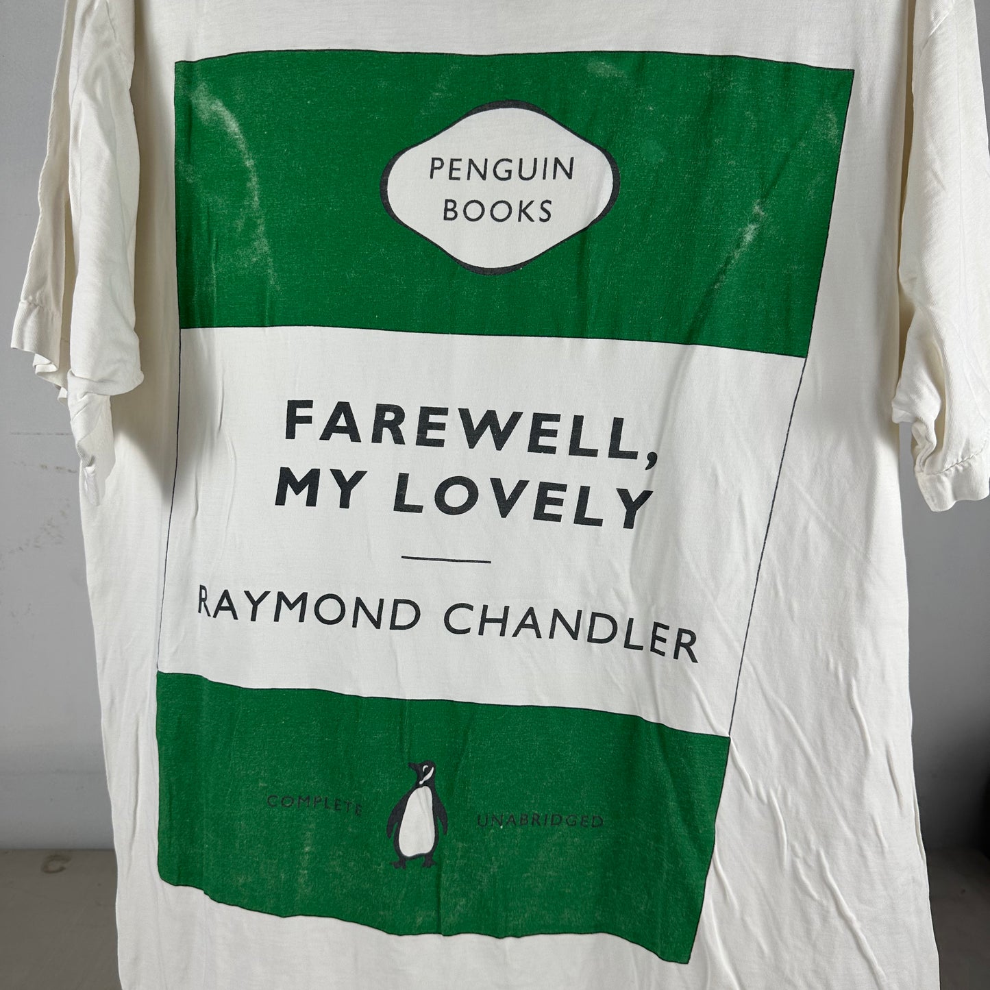Vintage 90s Penguin Books Farewell, My Lovely Raymond Chandler T-shirt