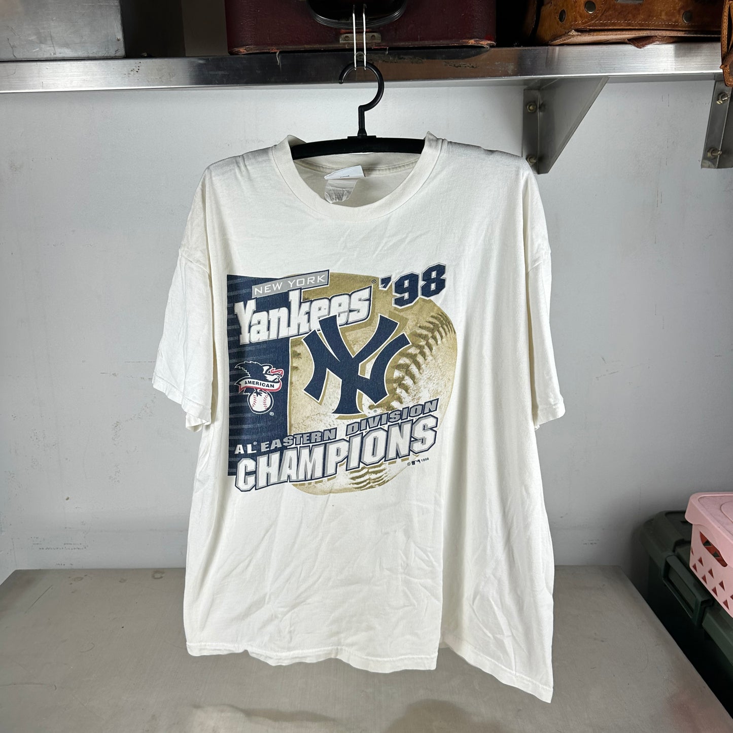 Vintage 1998 New York Yankees MLB Division Champions Graphic T-shirt