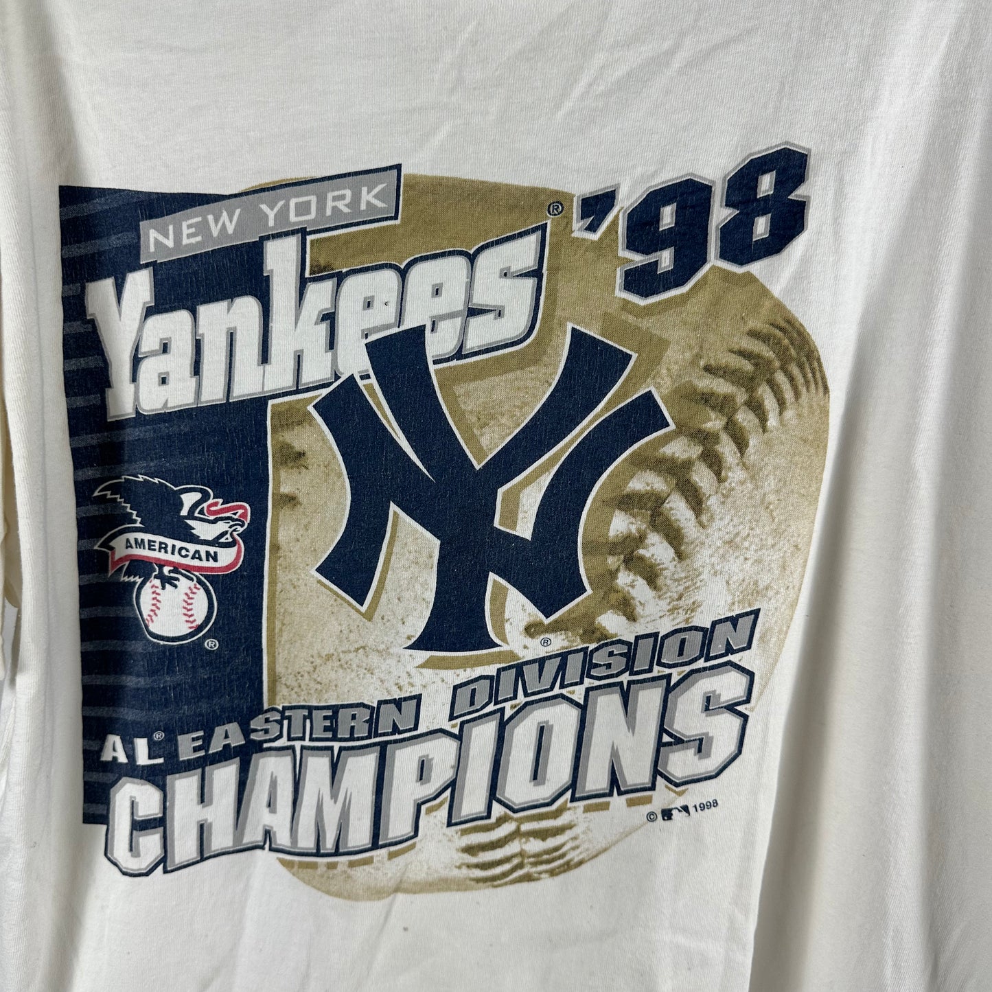 Vintage 1998 New York Yankees MLB Division Champions Graphic T-shirt