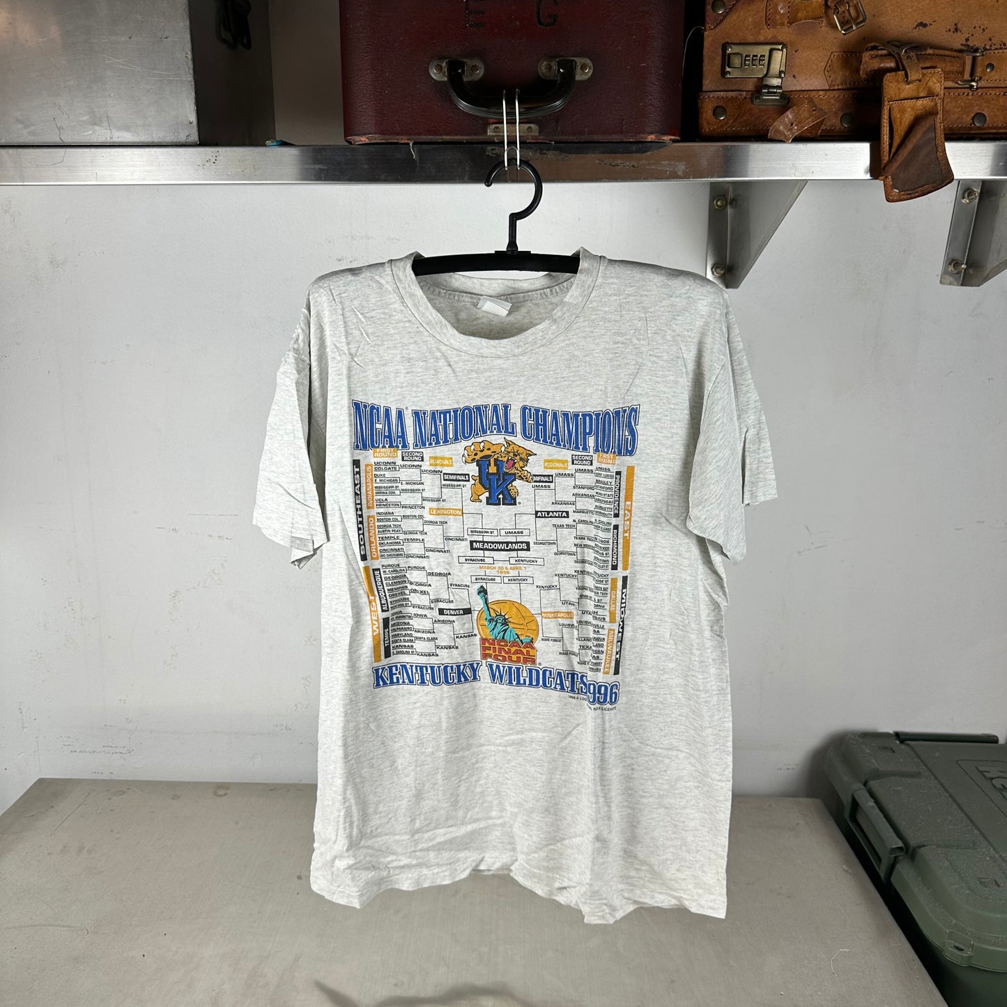 Vintage 1996 Kentucky Wildcats Basketball NCAA National Champions Single Stitch T-Shirt