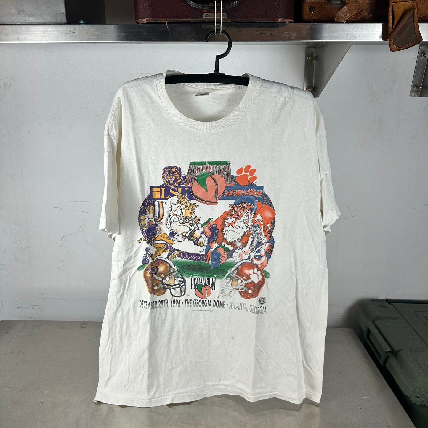 Vintage 1996 NCAA Peach Bowl LSU Tigers VS Clemson Tigers Single Stitch T-Shirt