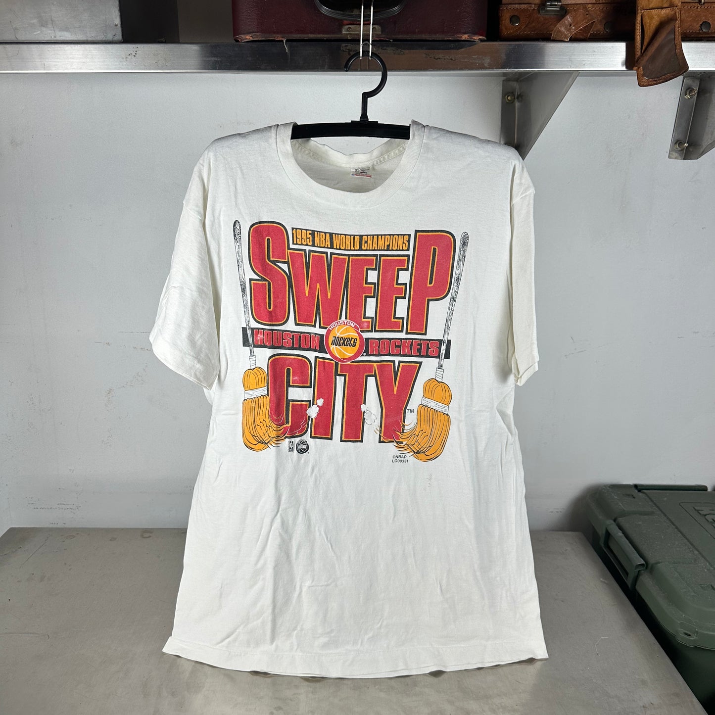 Vintage 1995 Houston Rockets NBA World Champions Sweep City Single Stitch T-Shirt