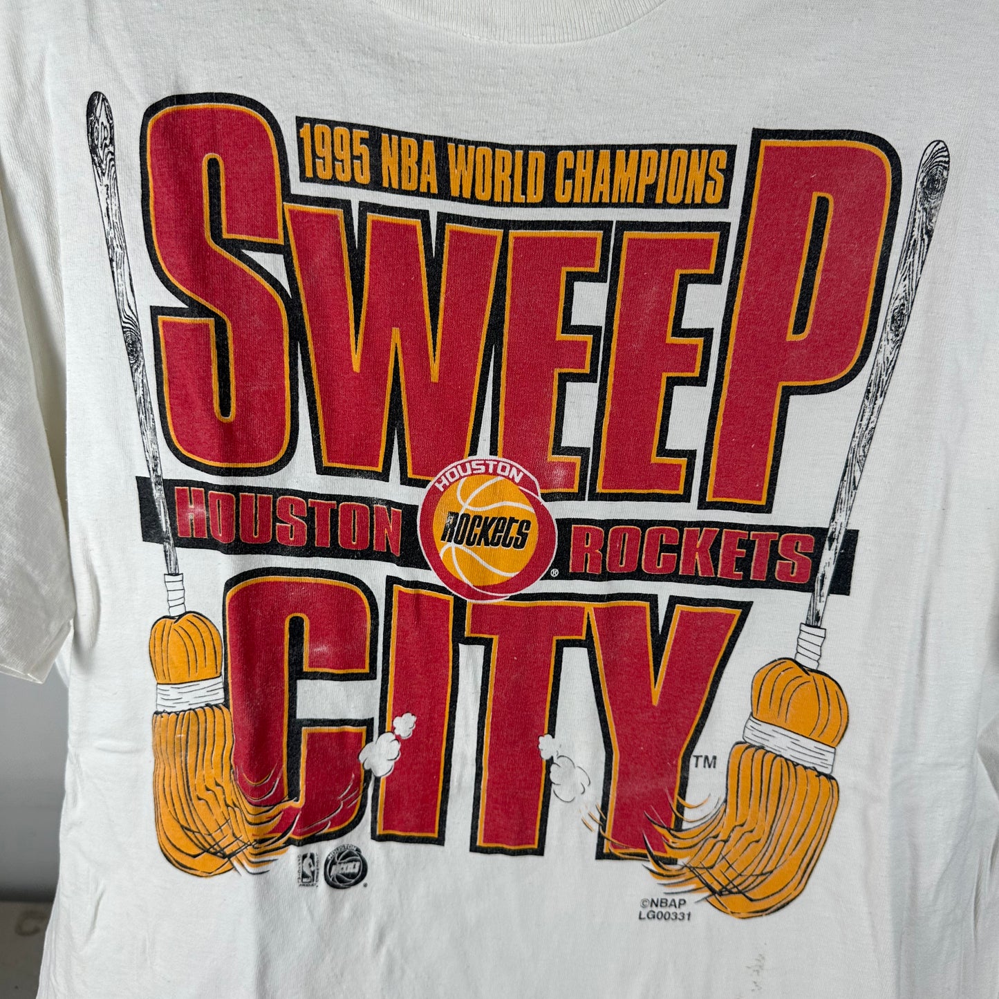 Vintage 1995 Houston Rockets NBA World Champions Sweep City Single Stitch T-Shirt