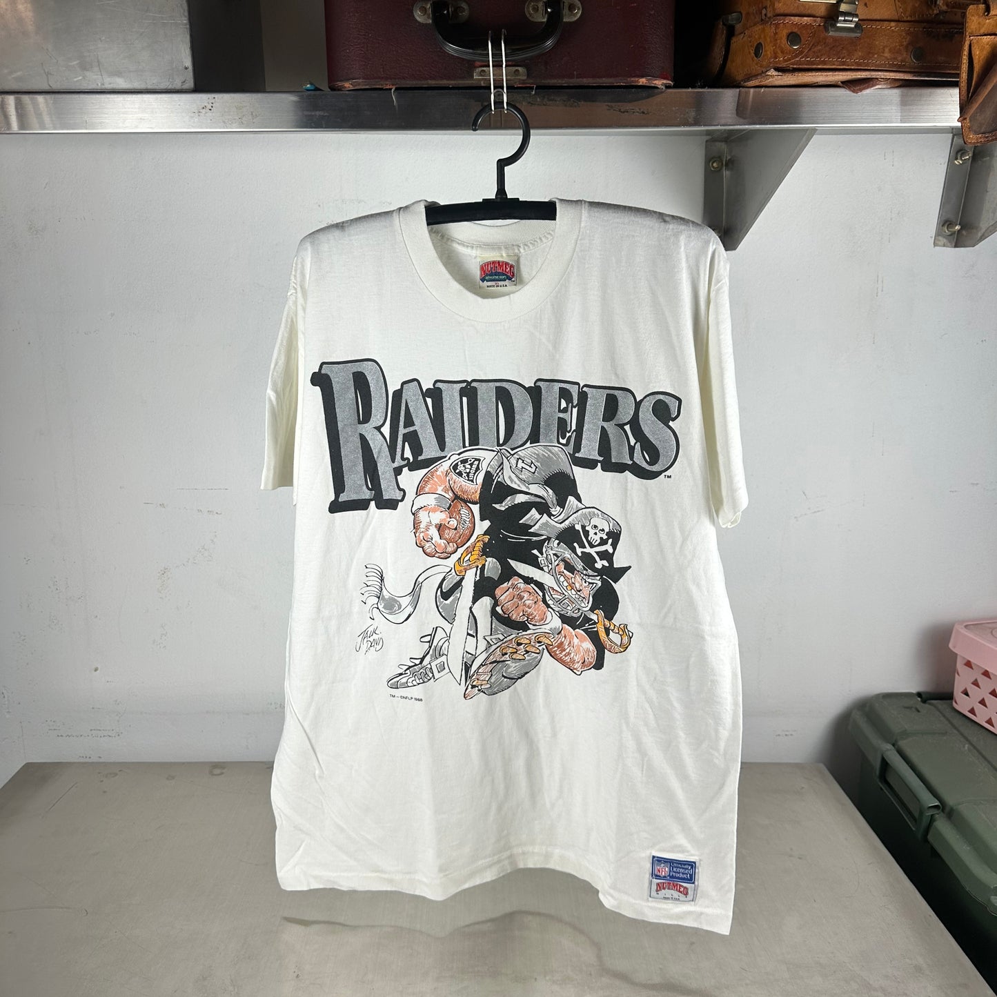 Vintage 1988 Los Angeles Raiders NFL Jack Davis Nutmeg Single Stitch T-shirt