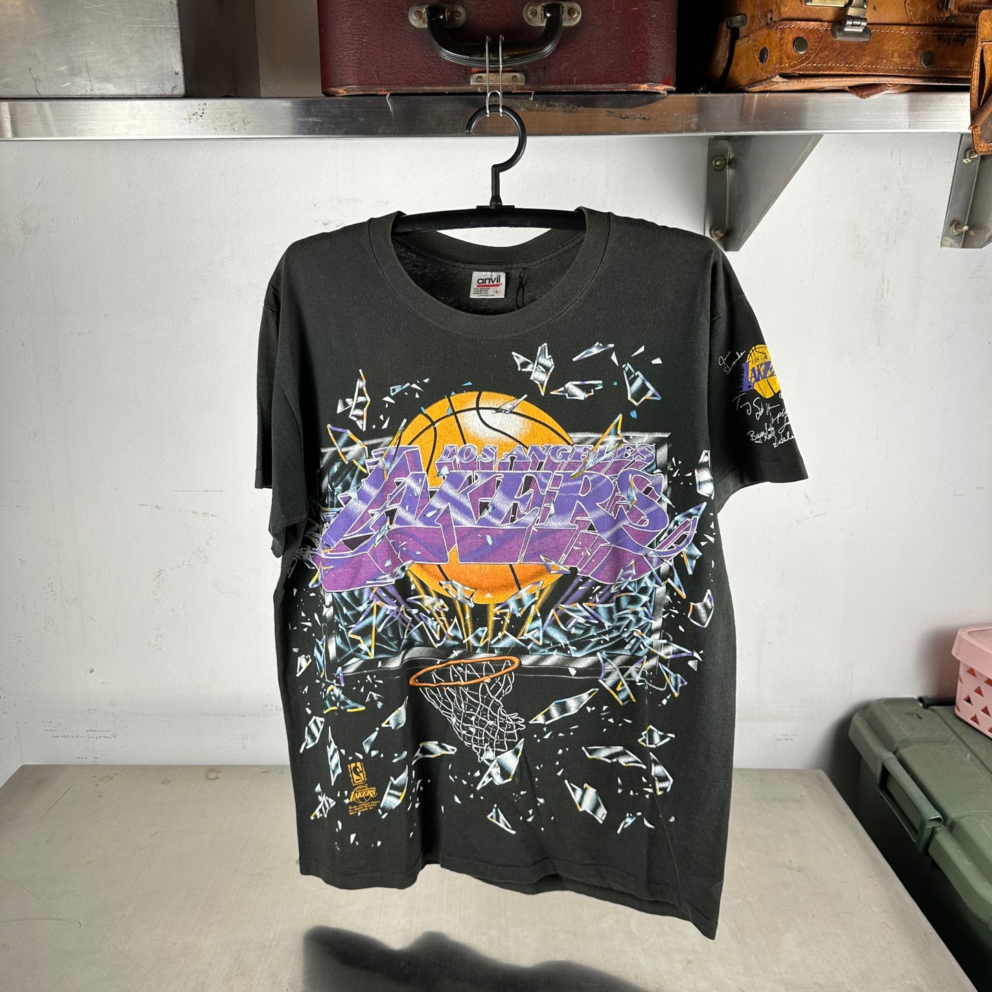 Vintage 1992 Los Angeles Lakers NBA Shattered Graphic Single Stitch T-shirt