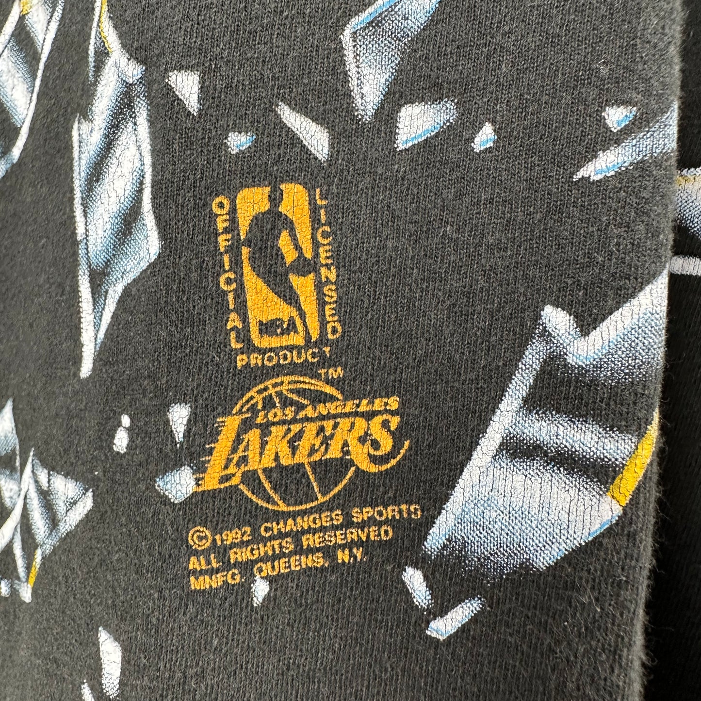 Vintage 1992 Los Angeles Lakers NBA Shattered Graphic Single Stitch T-shirt