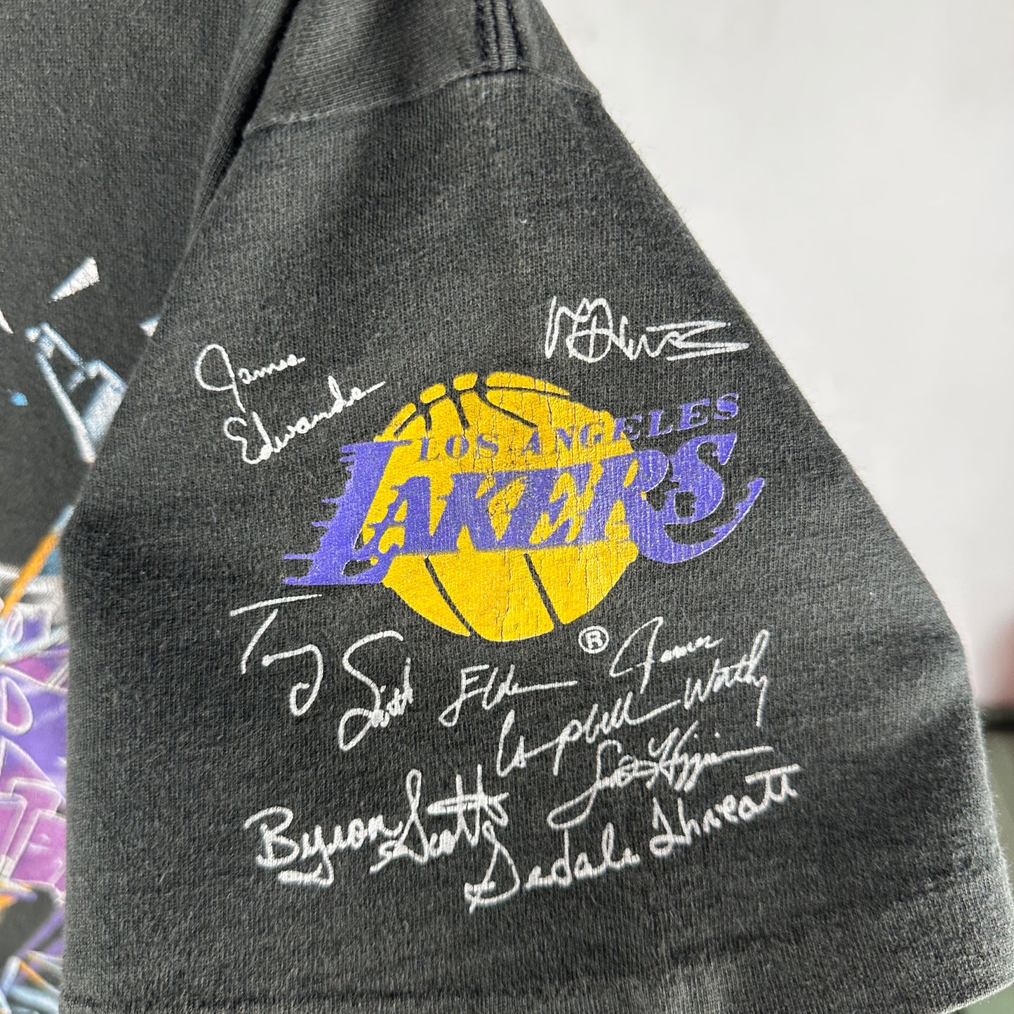 Vintage 1992 Los Angeles Lakers NBA Shattered Graphic Single Stitch T-shirt
