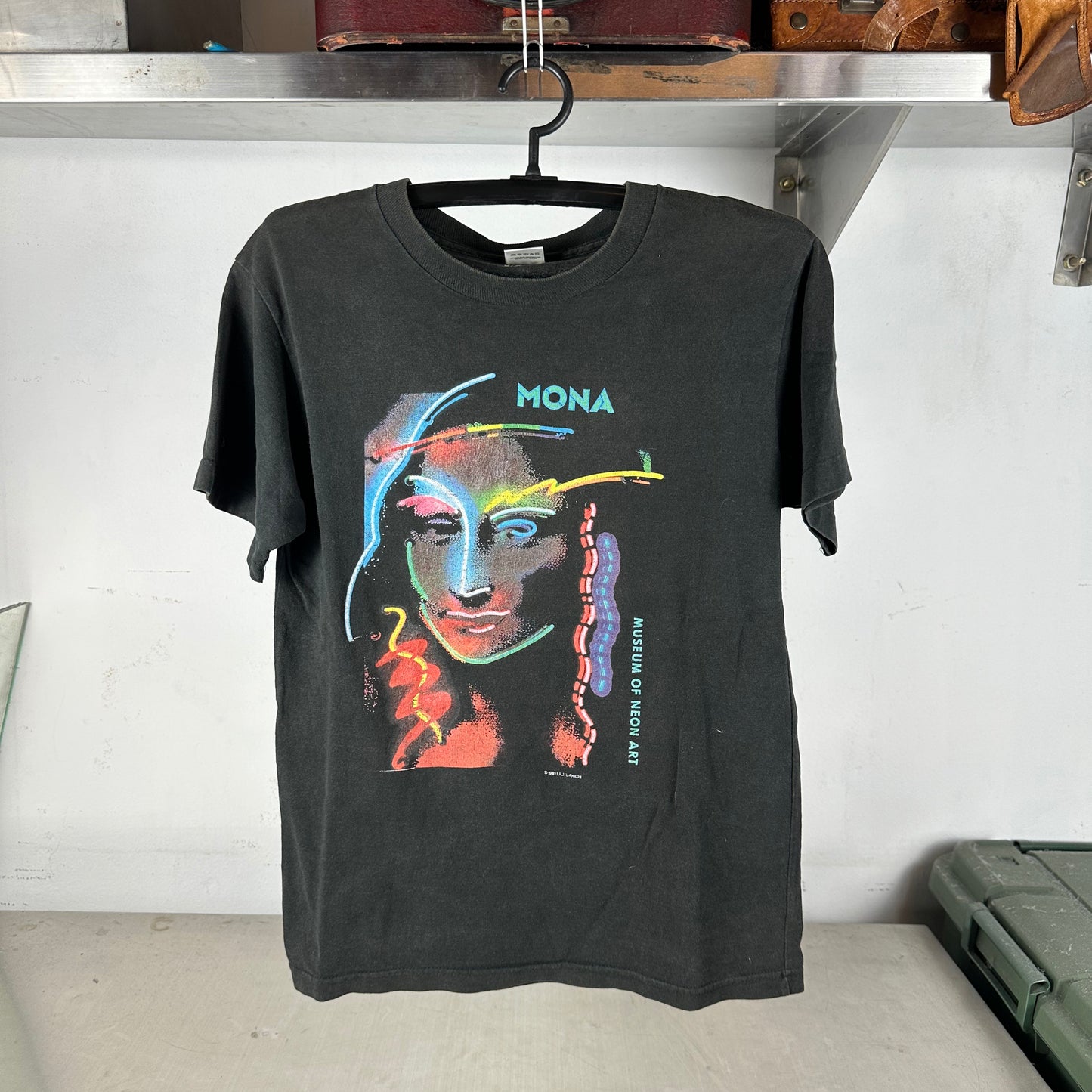 Vintage 1981 Mona Lisa Museum of Neon Light Lili Lakich Art T-Shirt