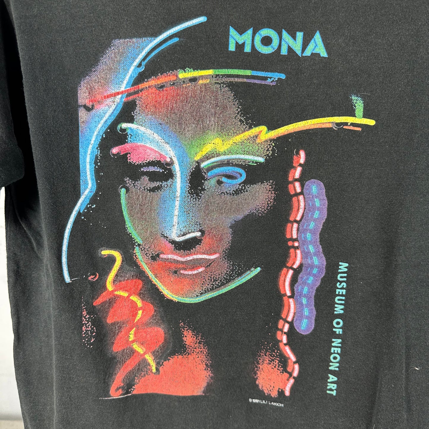Vintage 1981 Mona Lisa Museum of Neon Light Lili Lakich Art T-Shirt