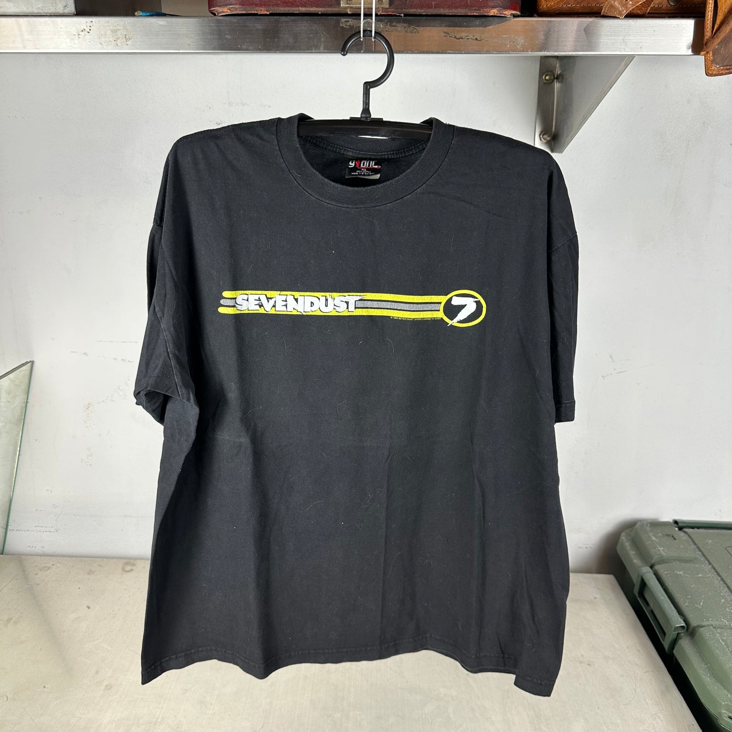 Vintage 1999 Sevendust Rock Band Giant Tag T-Shirt