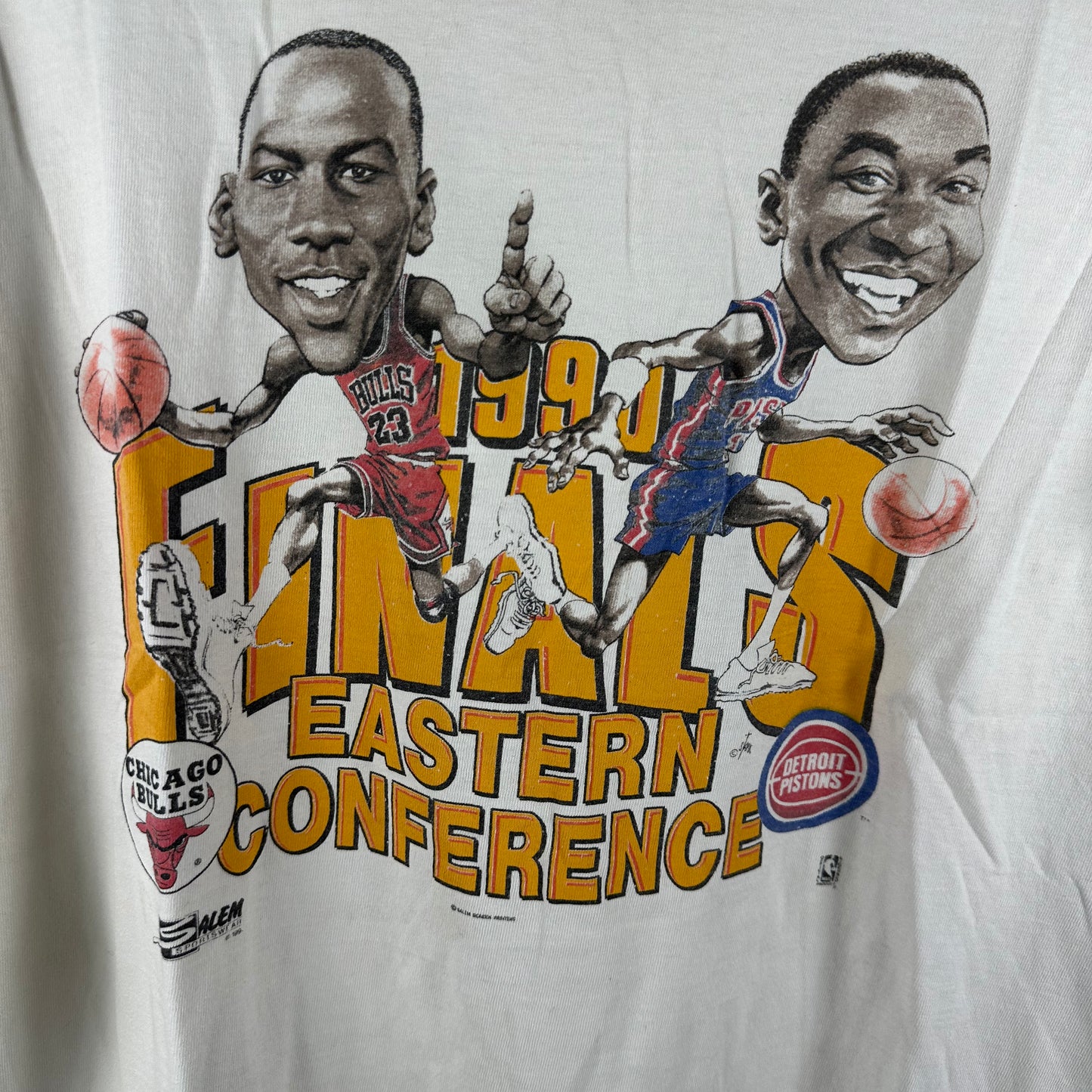 Vintage 1990 NBA Playoffs Bulls Pistons Jordan Thomas Caricature T-Shirt