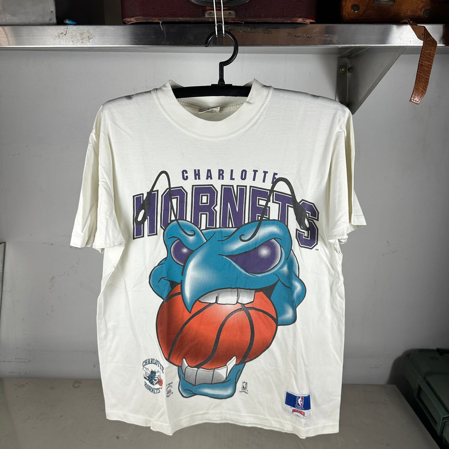 Vintage 90s Charlotte Hornets Basketball NBA Mascot Graphic T-Shirt