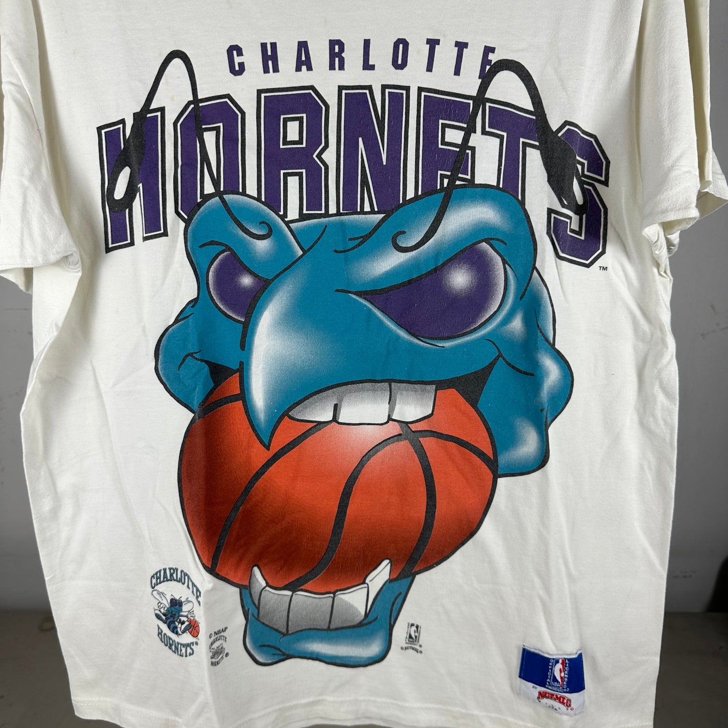 Vintage 90s Charlotte Hornets Basketball NBA Mascot Graphic T-Shirt